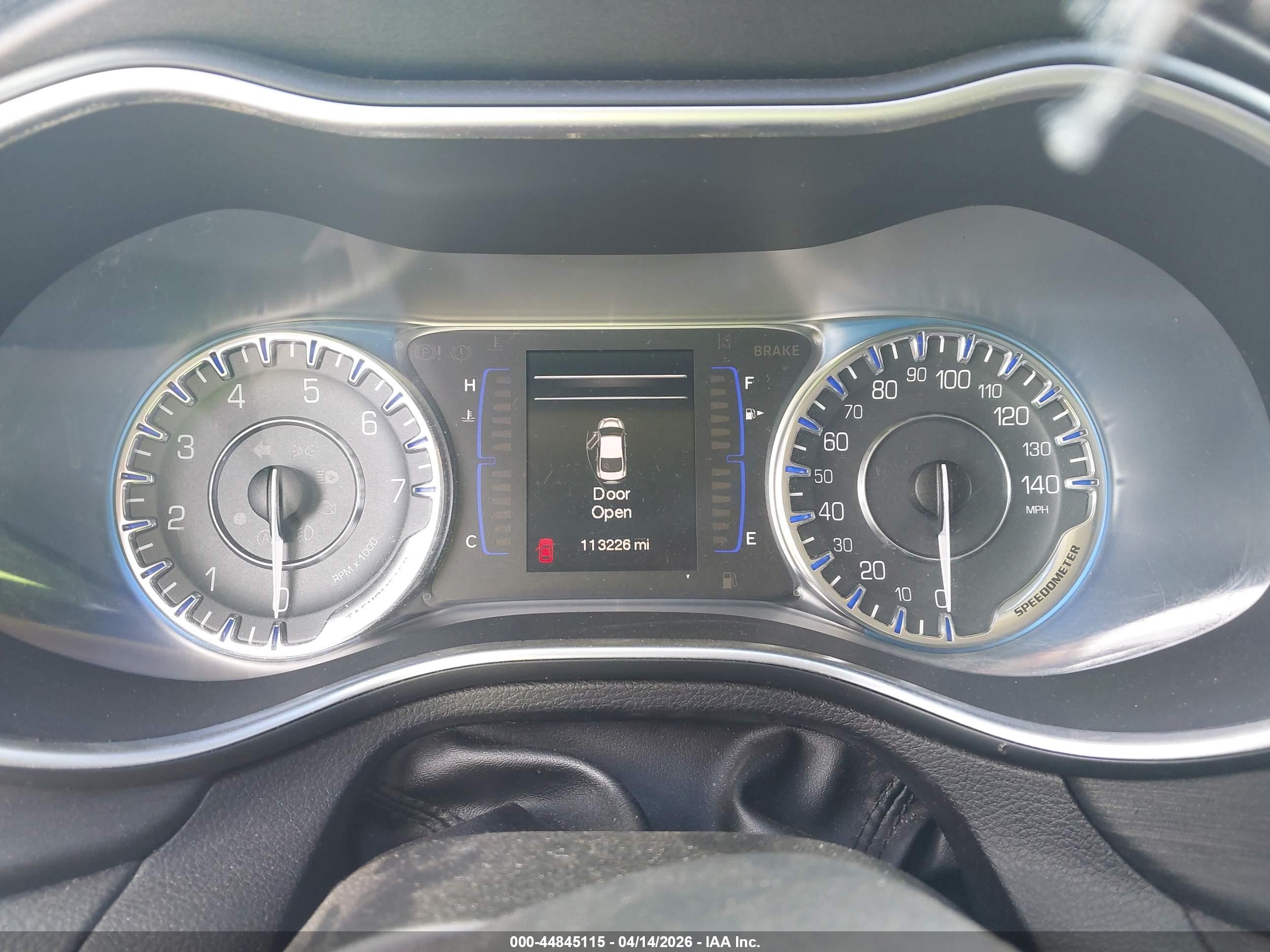 CHRYSLER 200 image 7
