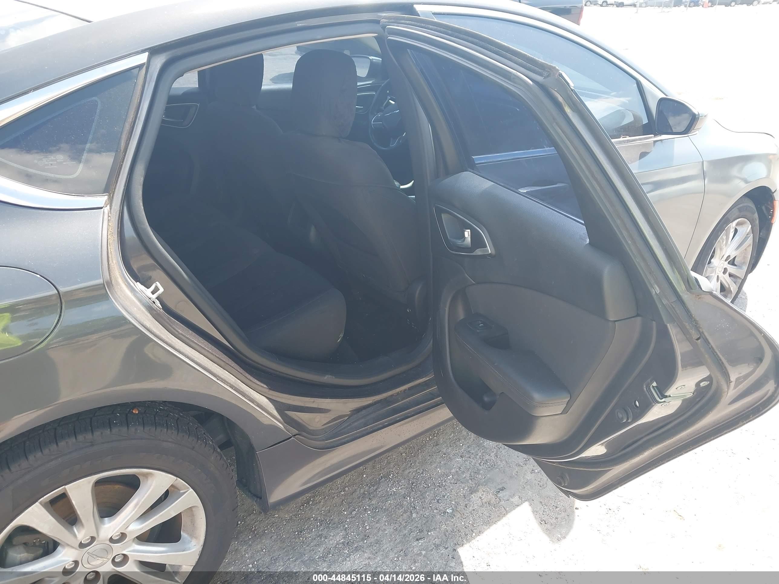 CHRYSLER 200 image 8