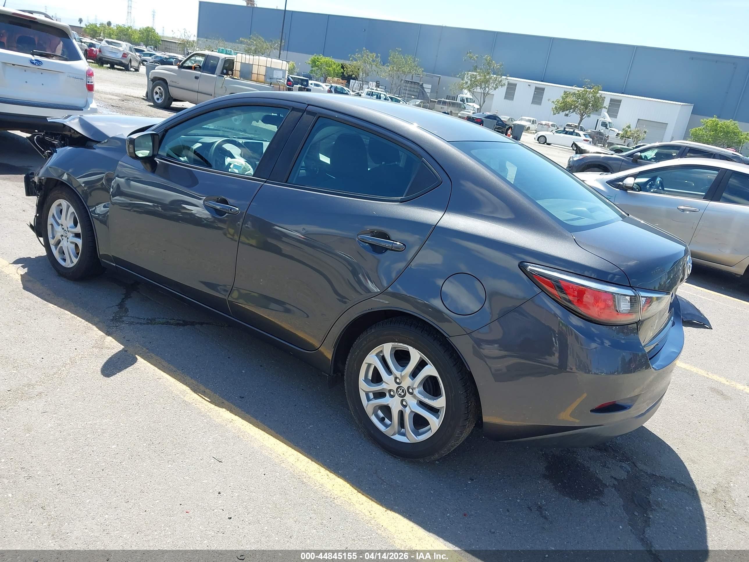 TOYOTA YARIS image 3