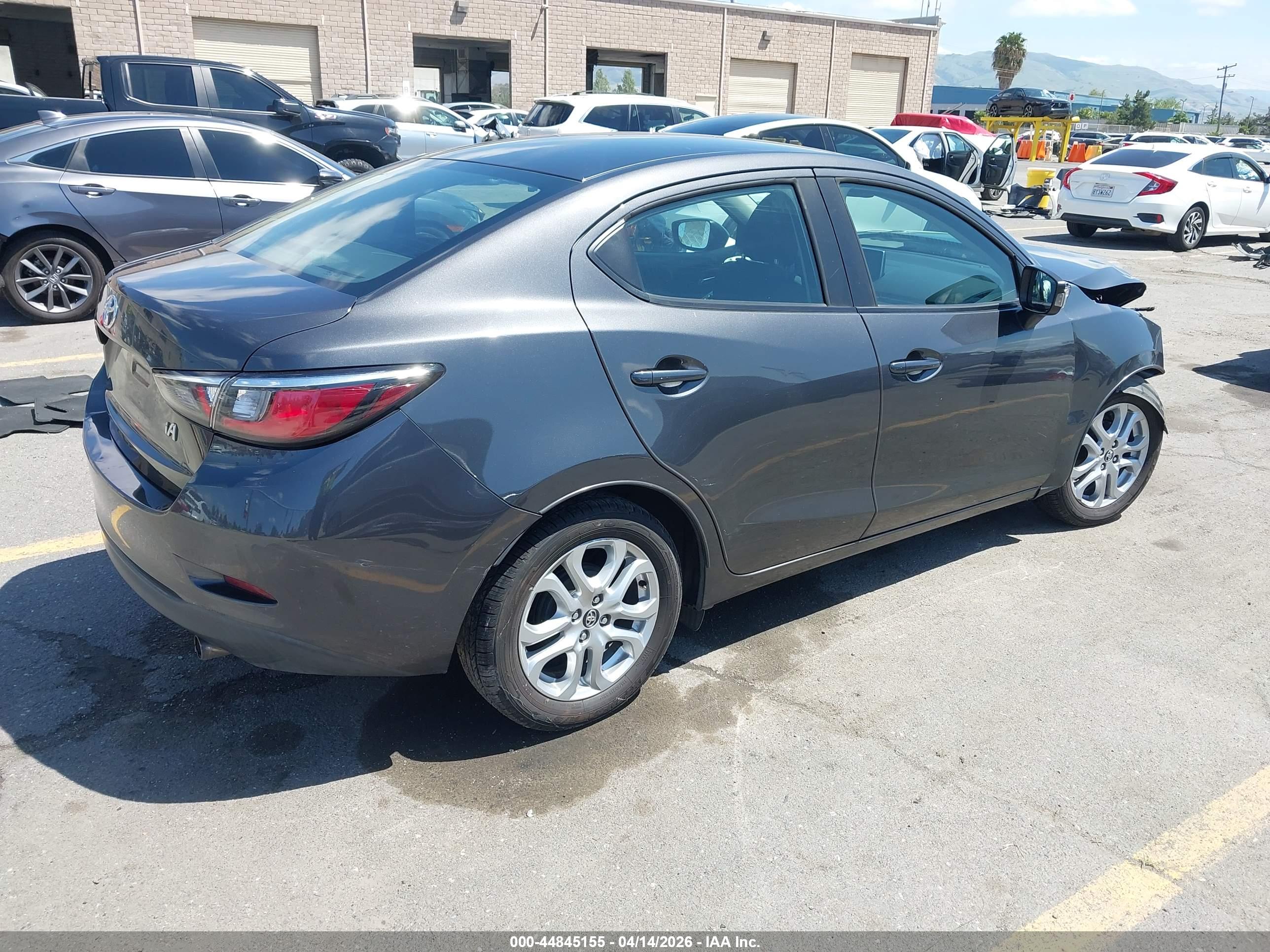 TOYOTA YARIS image 4