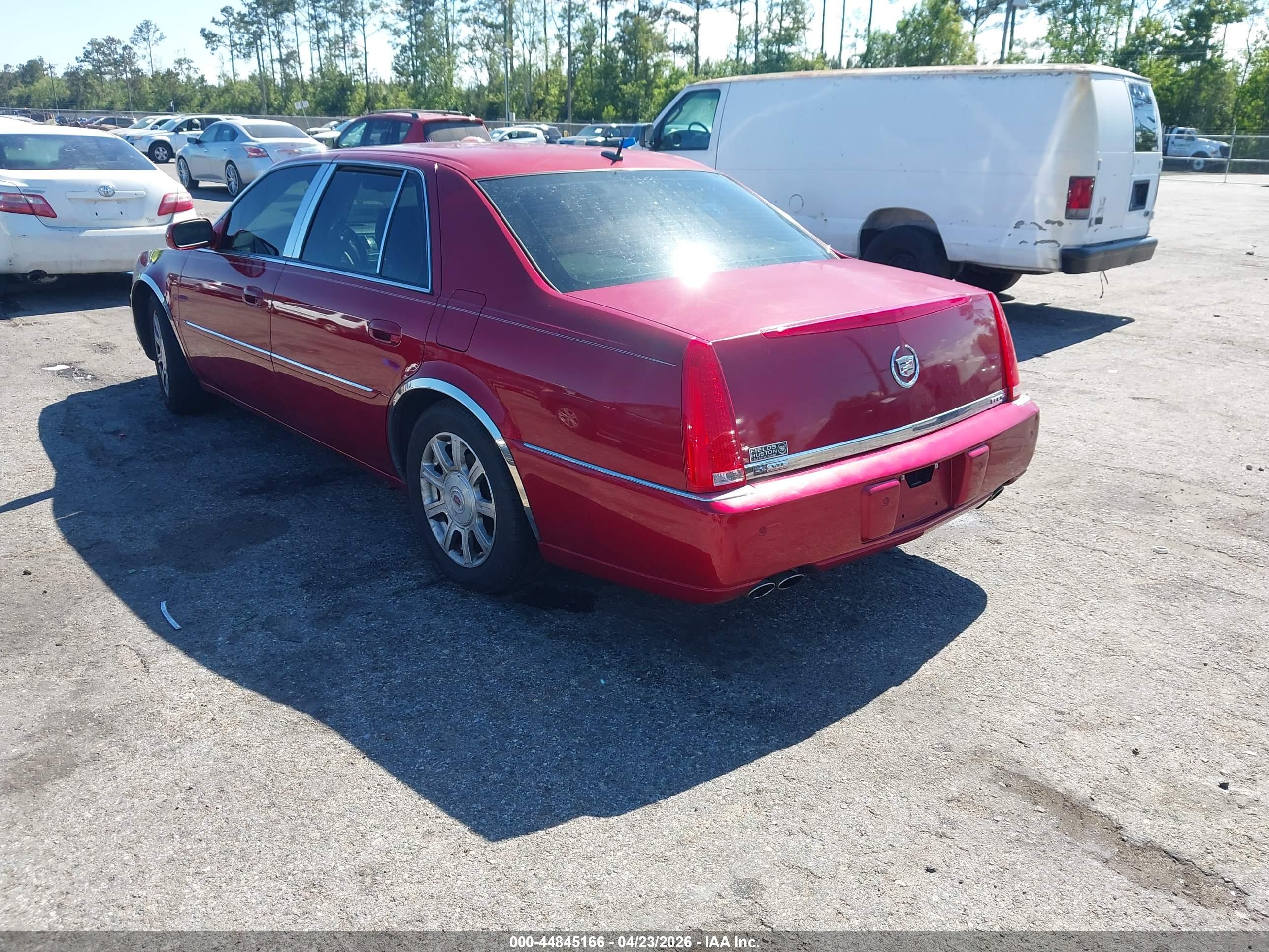 CADILLAC DTS image 3