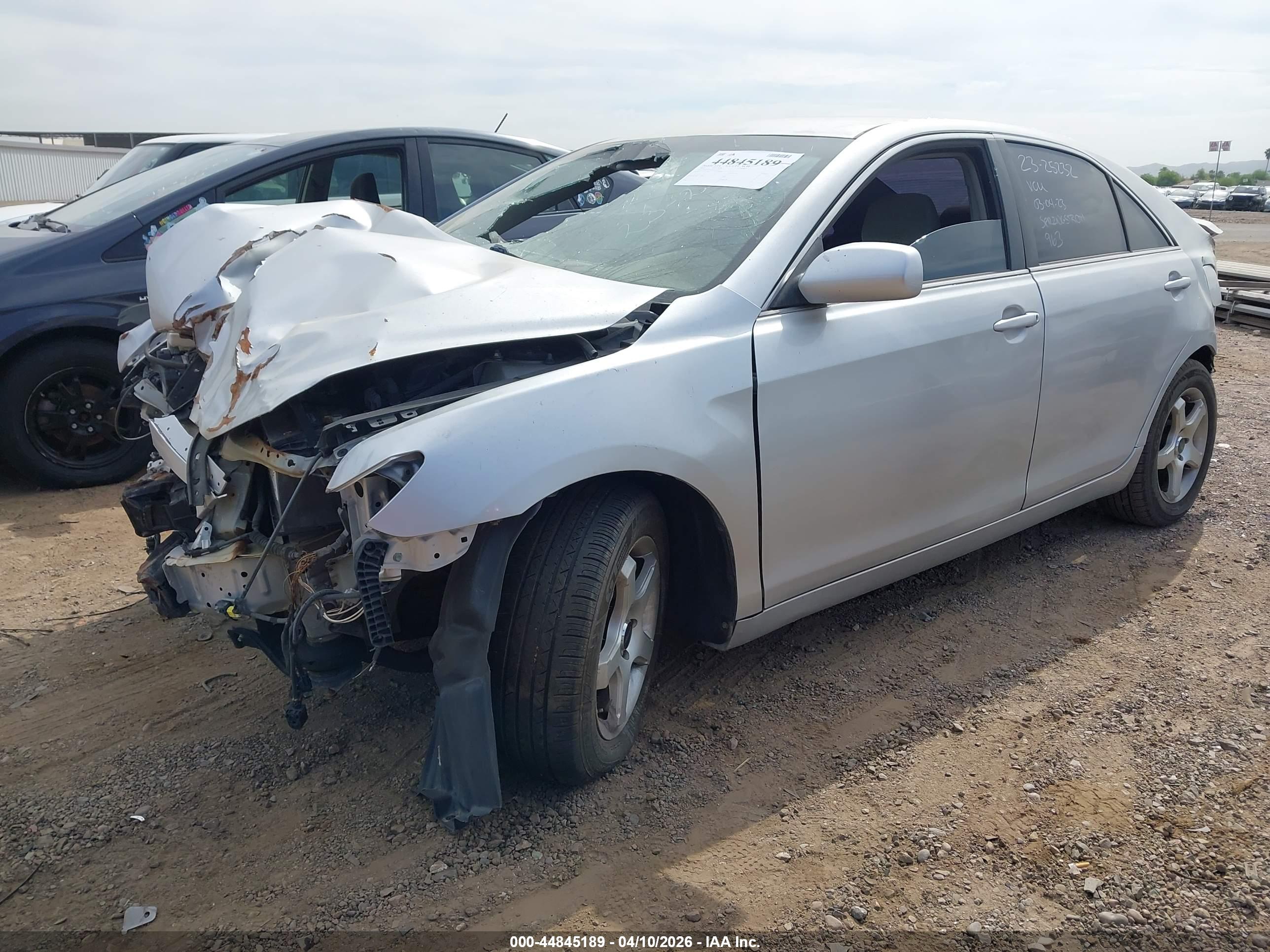 TOYOTA CAMRY image 2
