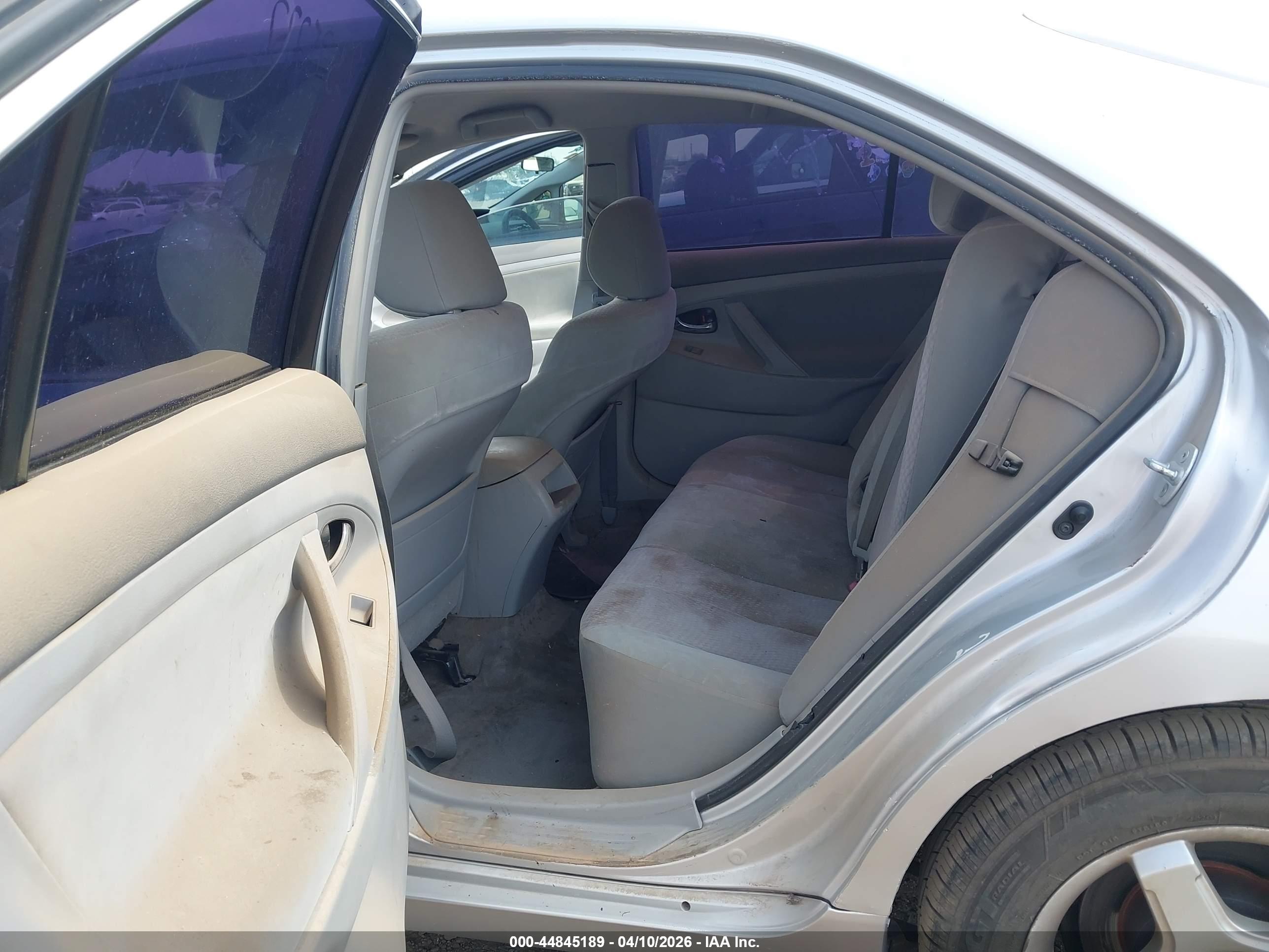 TOYOTA CAMRY image 8