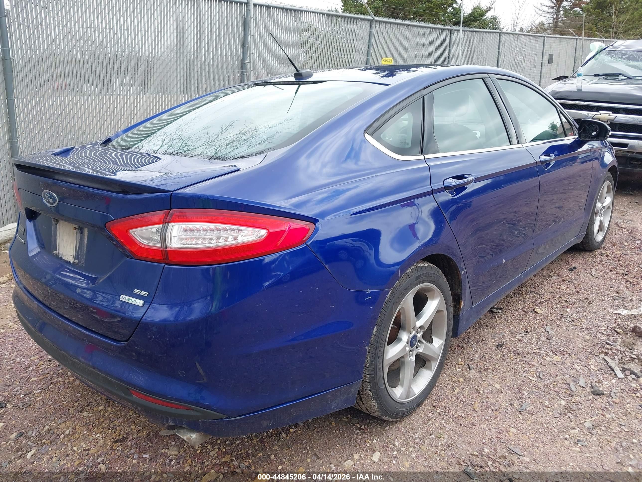 FORD FUSION image 4