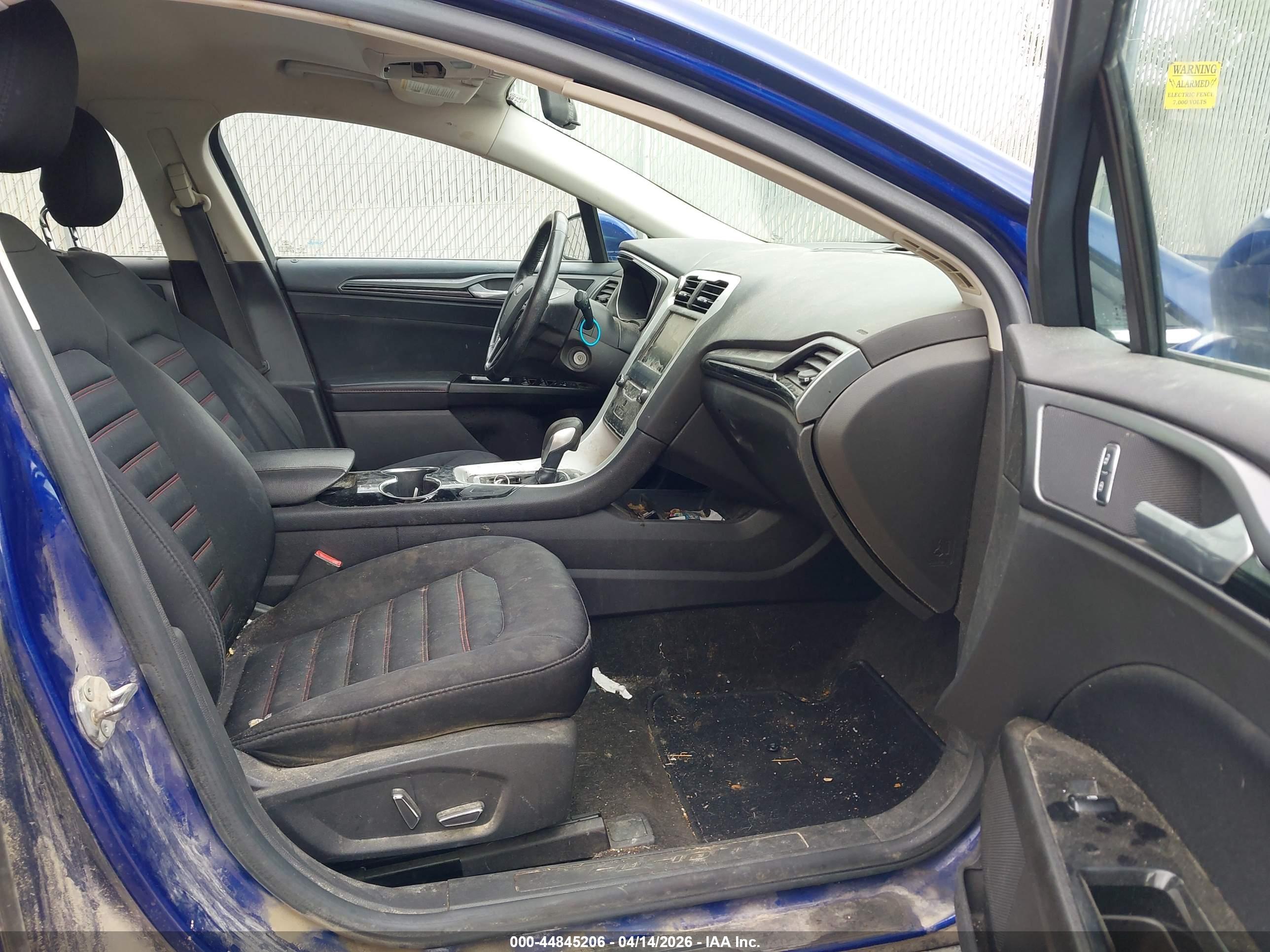 FORD FUSION image 5