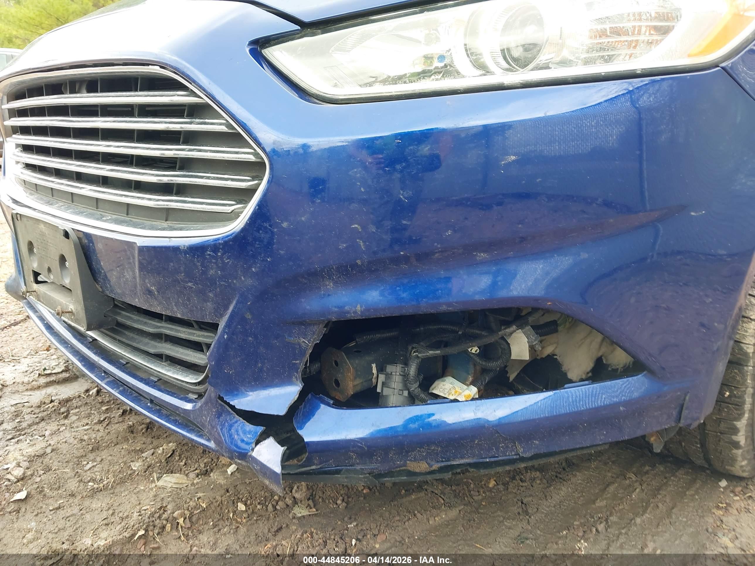 FORD FUSION image 6
