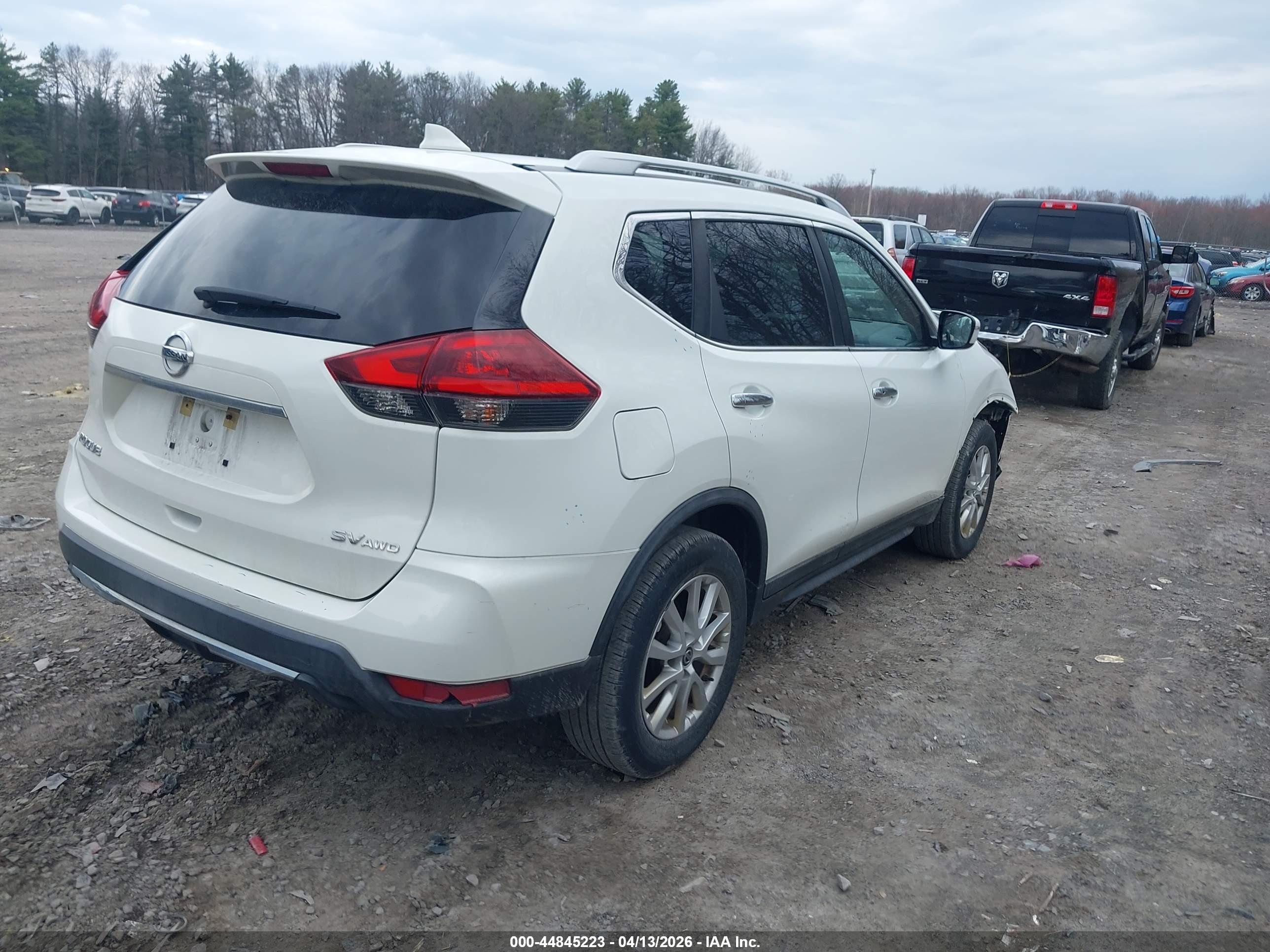 NISSAN ROGUE image 4