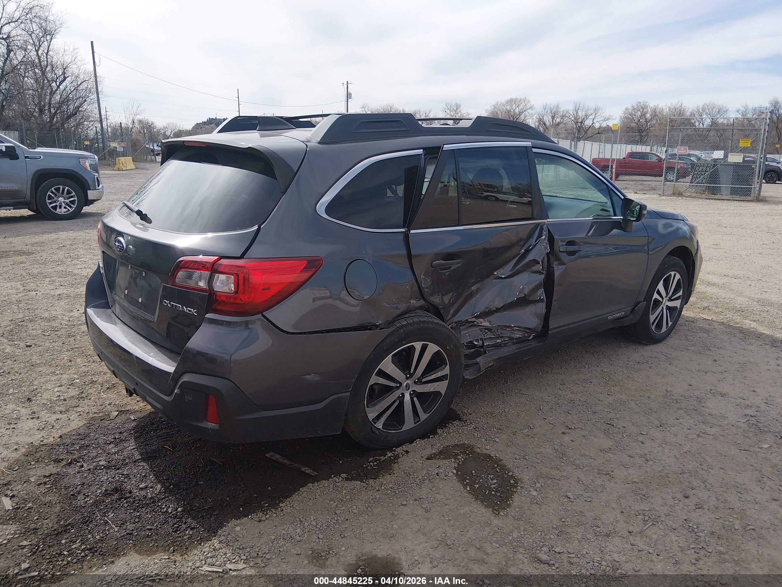 SUBARU OUTBACK image 4