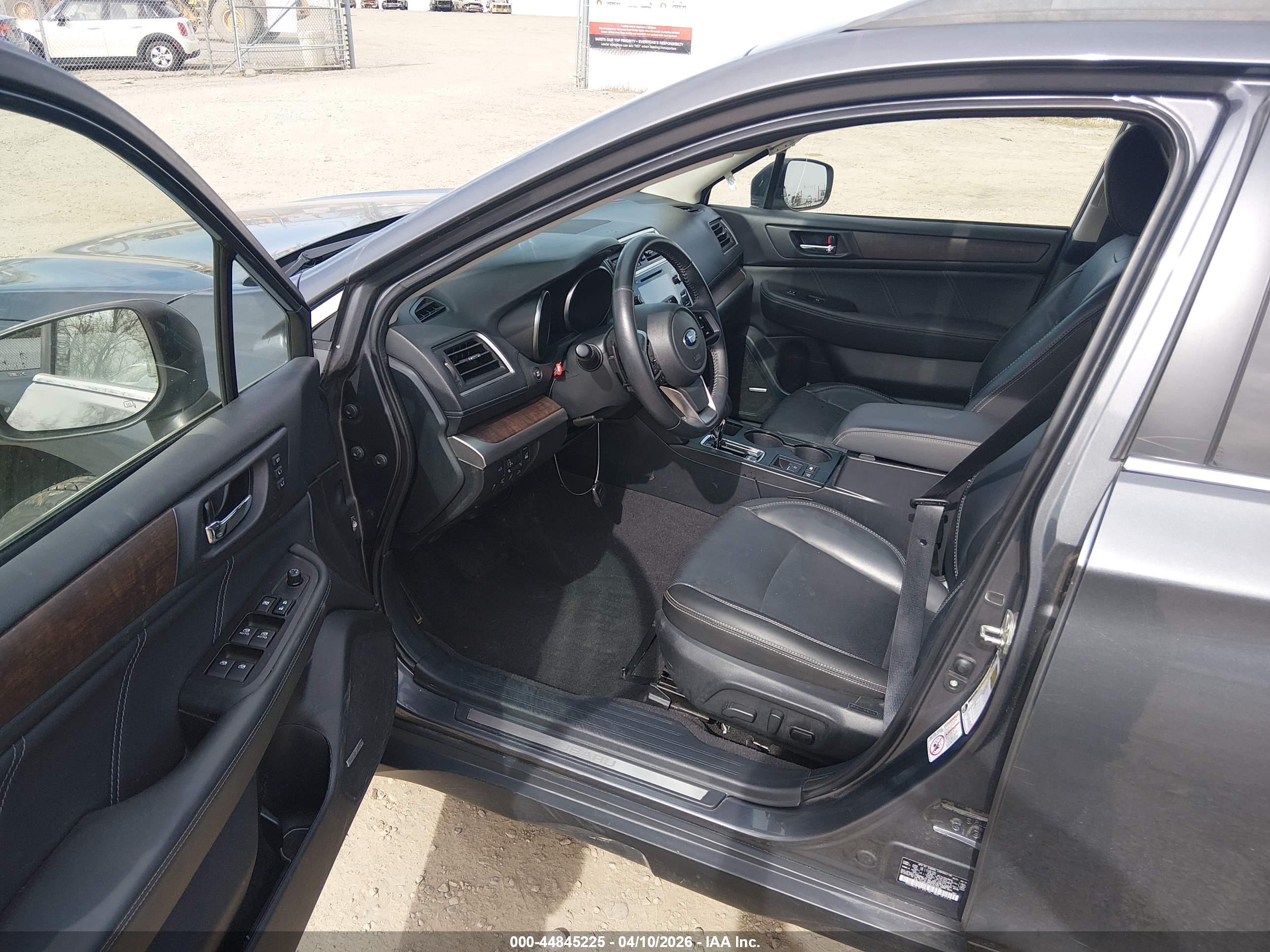 SUBARU OUTBACK image 5