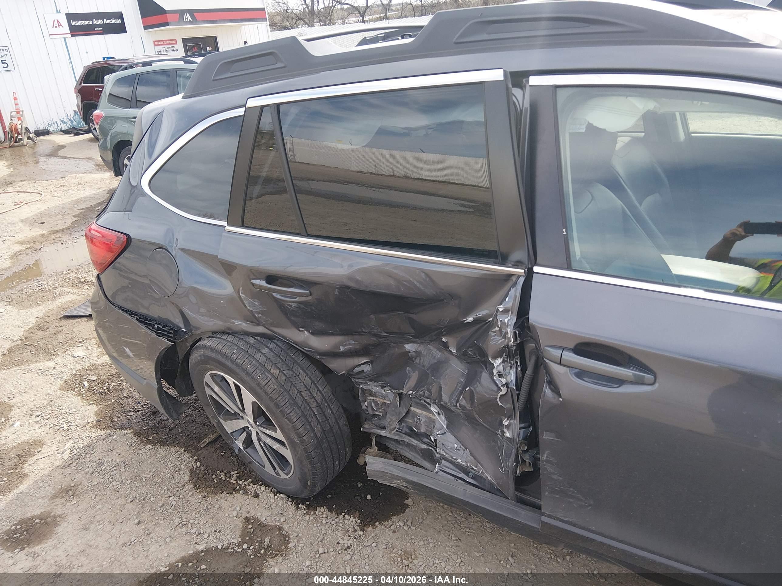 SUBARU OUTBACK image 6