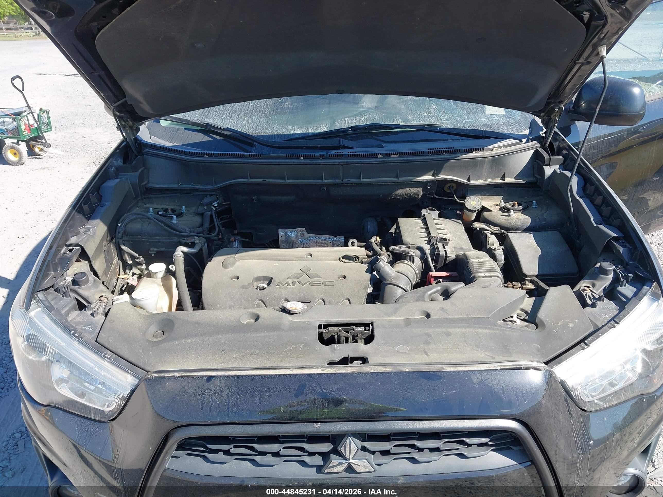 MITSUBISHI OUTLANDER image 10