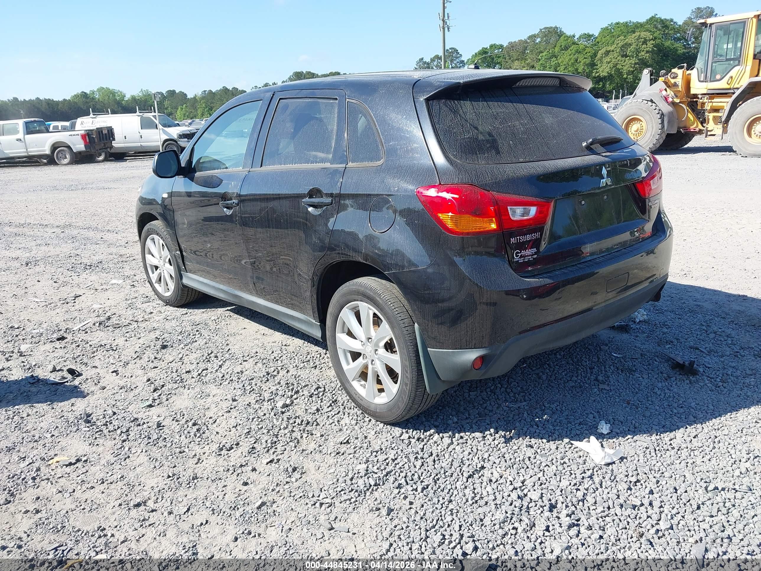 MITSUBISHI OUTLANDER image 3
