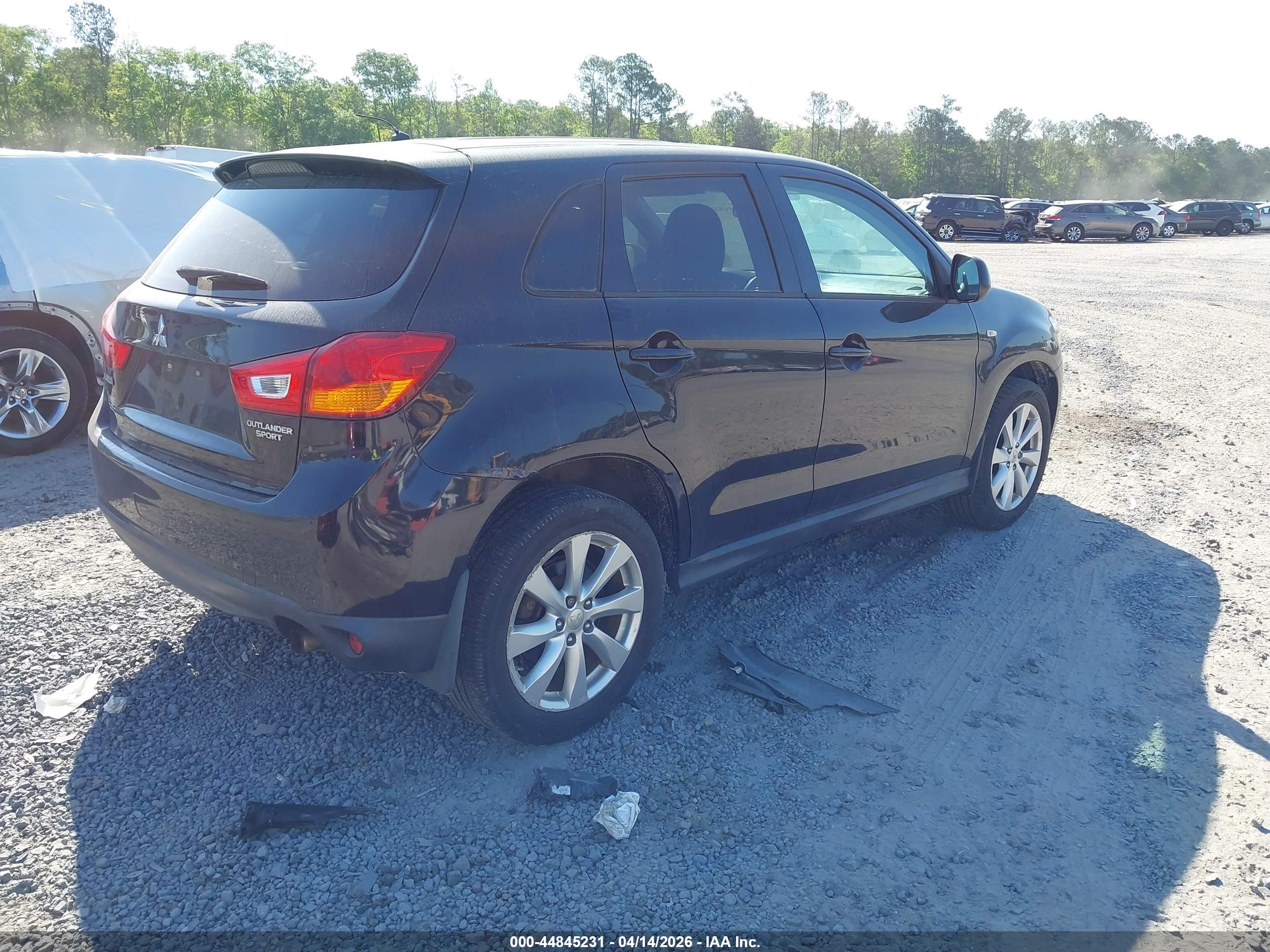 MITSUBISHI OUTLANDER image 4