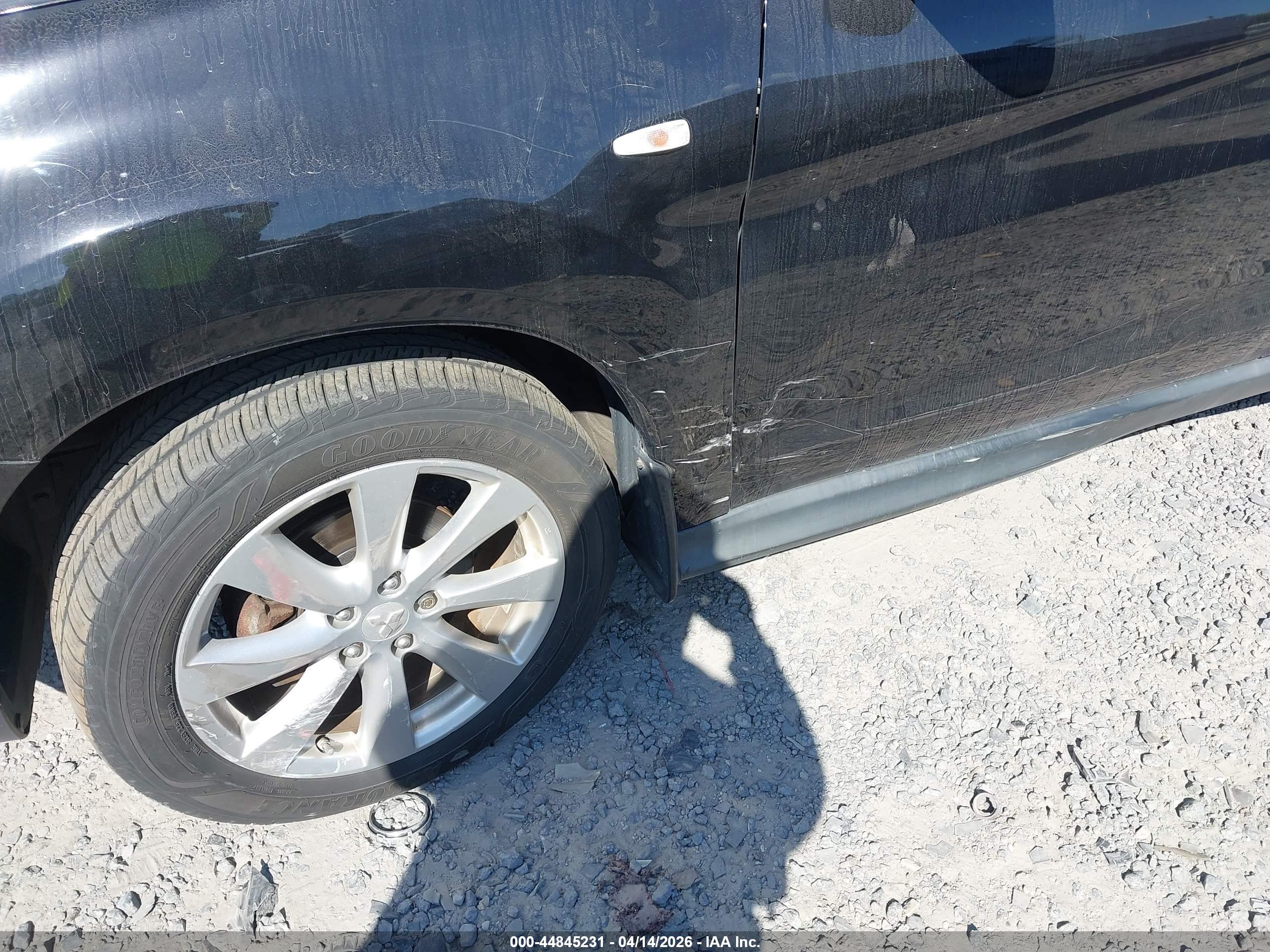 MITSUBISHI OUTLANDER image 6