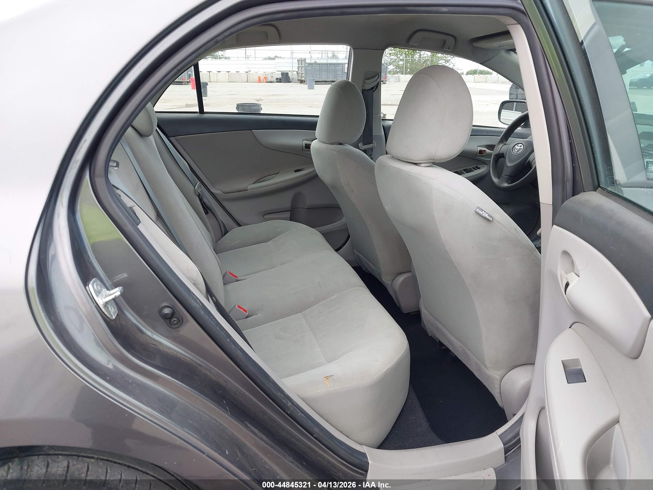 TOYOTA COROLLA image 8