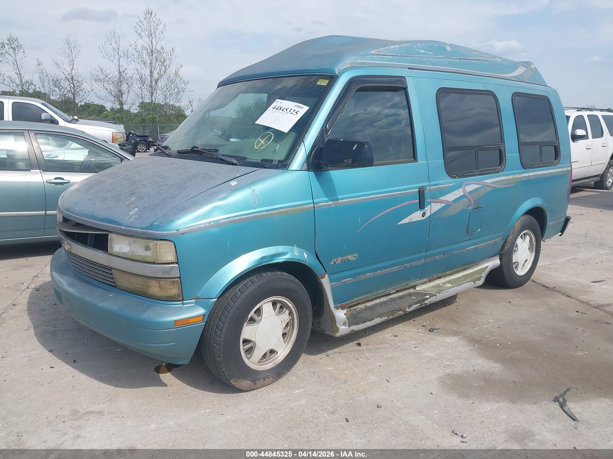 CHEVROLET ASTRO image 2