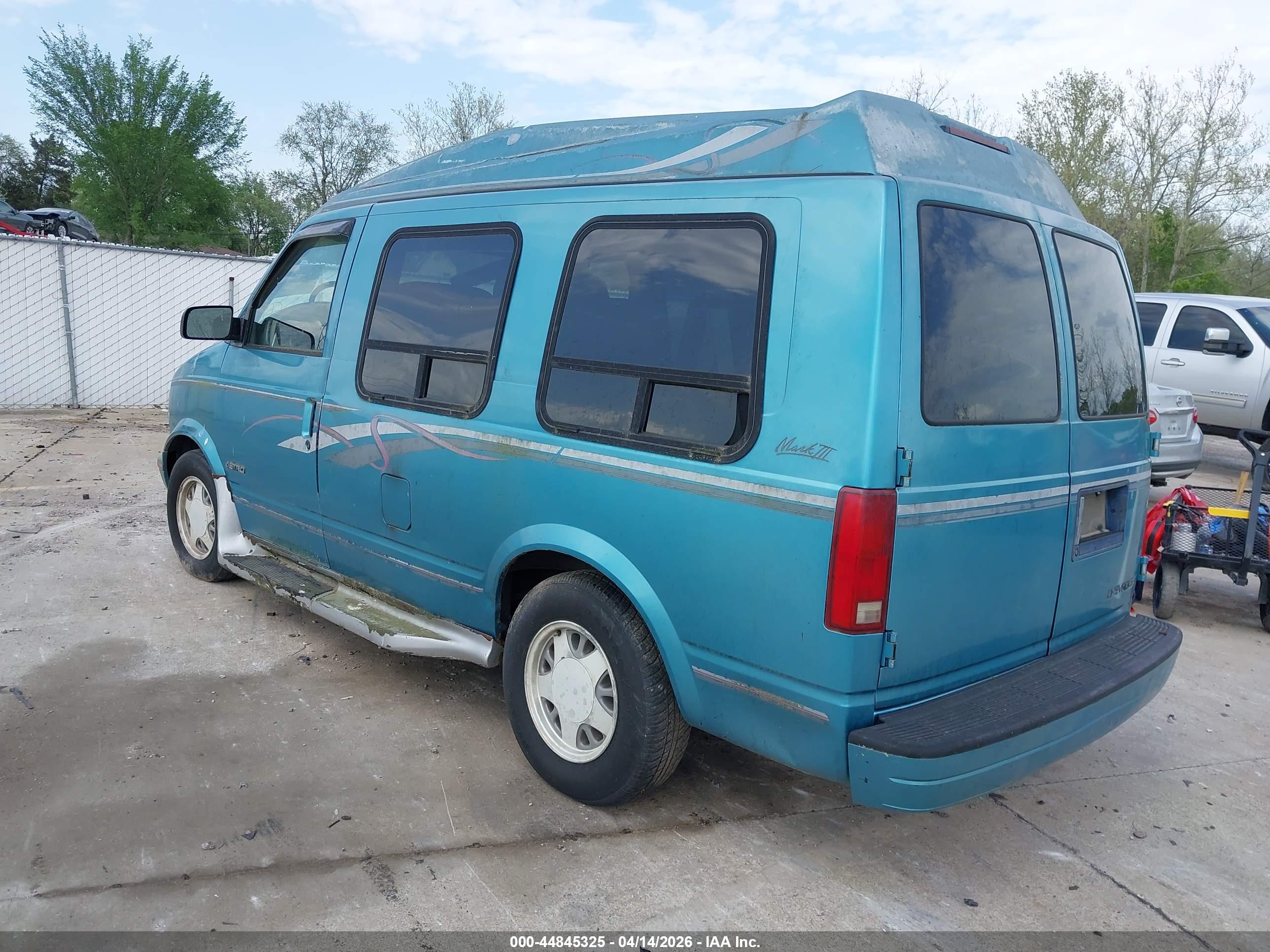 CHEVROLET ASTRO image 3