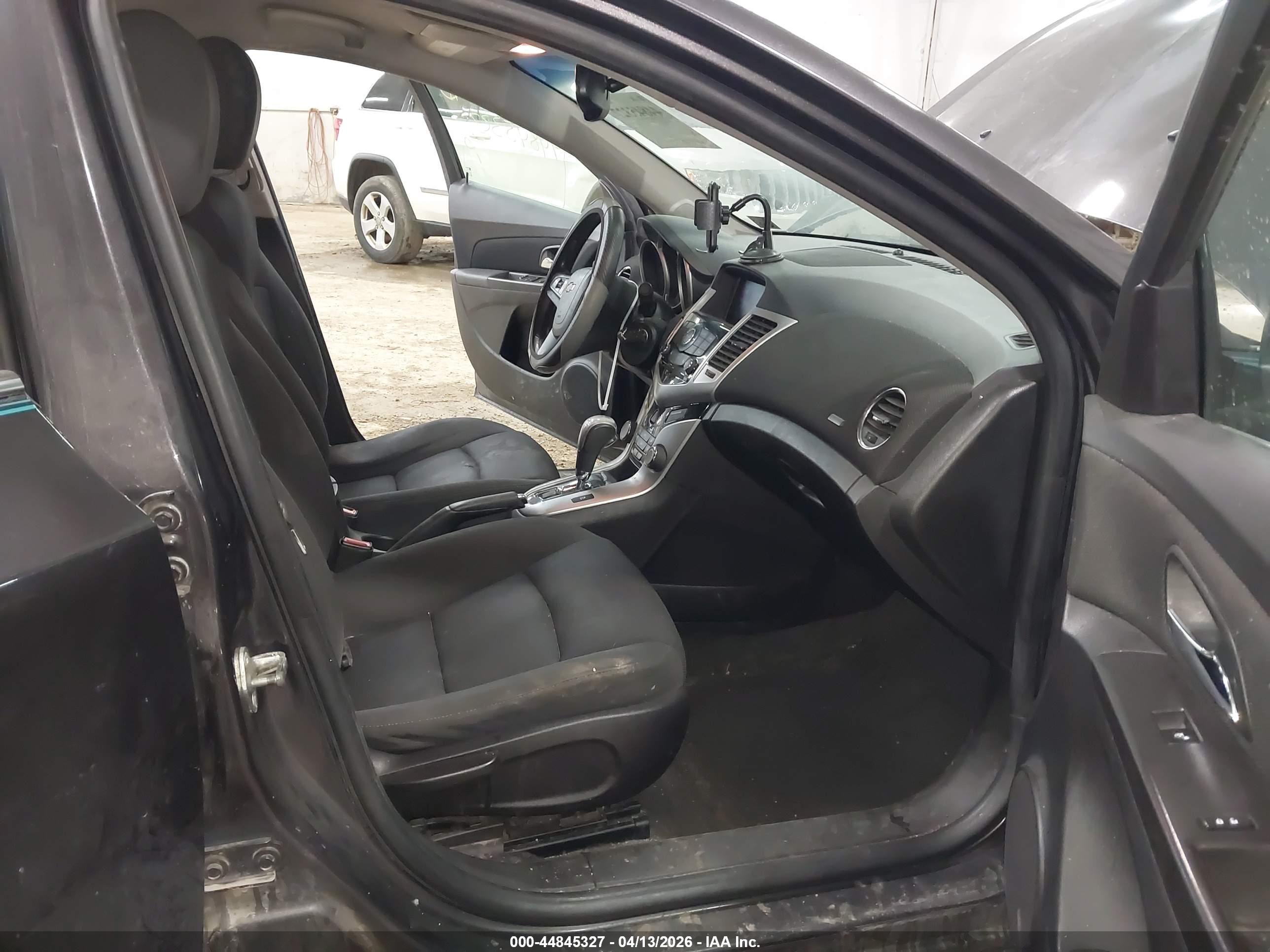 CHEVROLET CRUZE image 5