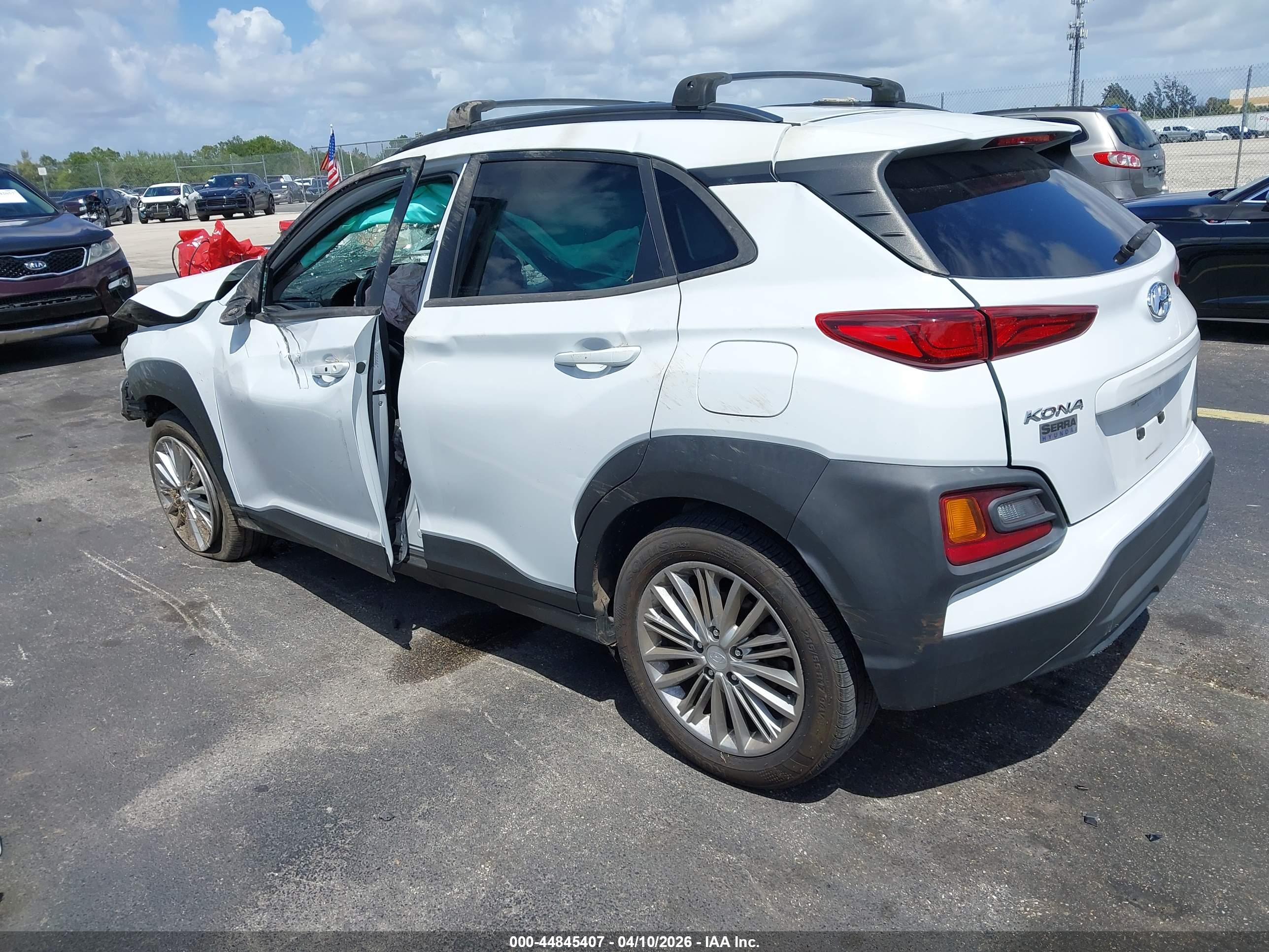 HYUNDAI KONA image 3