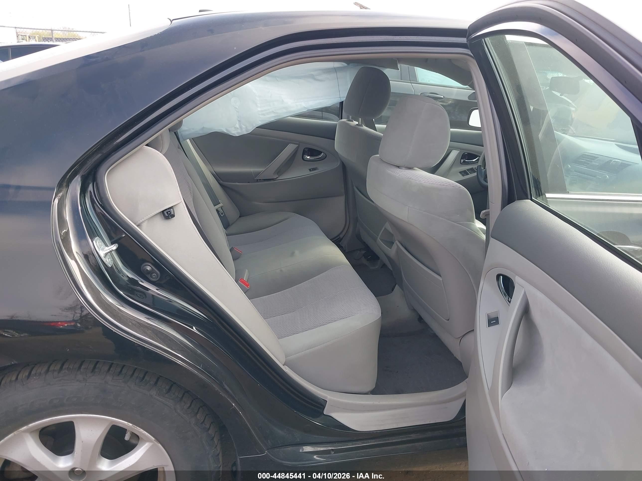 TOYOTA CAMRY image 8