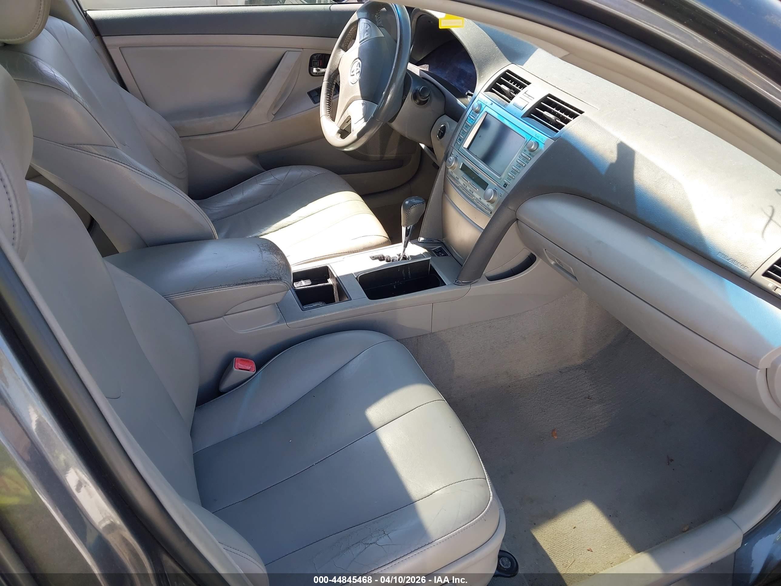 TOYOTA CAMRY image 5