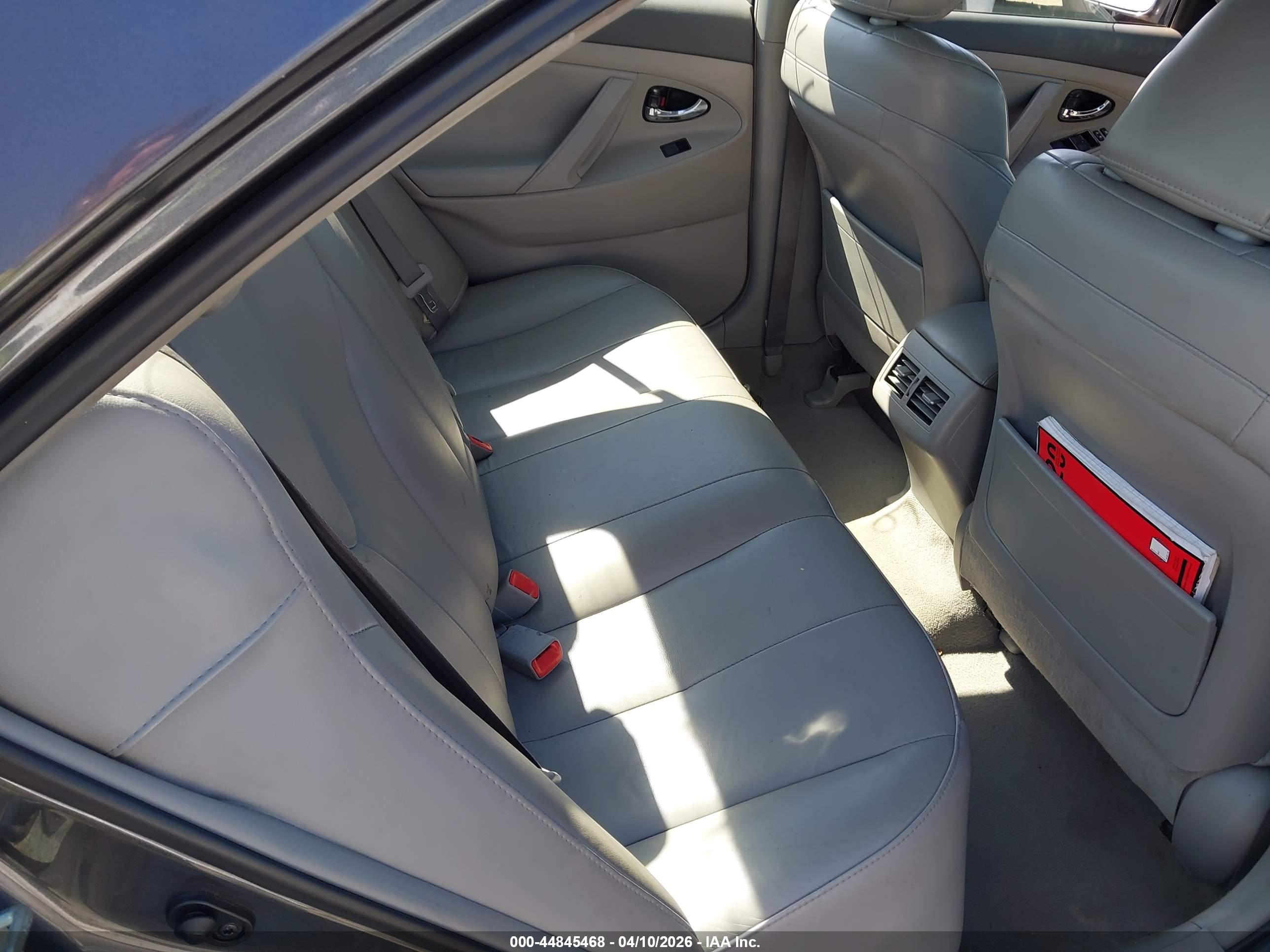 TOYOTA CAMRY image 8