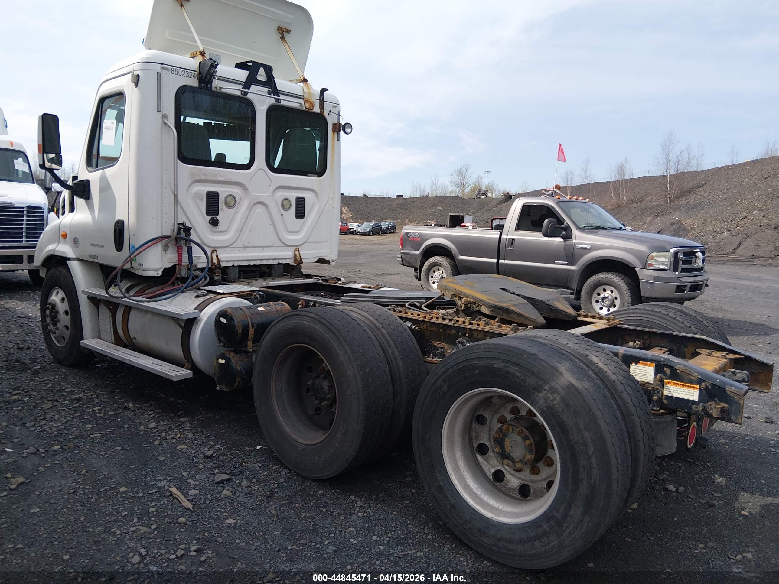 FREIGHTLINER CASCADIA image 3