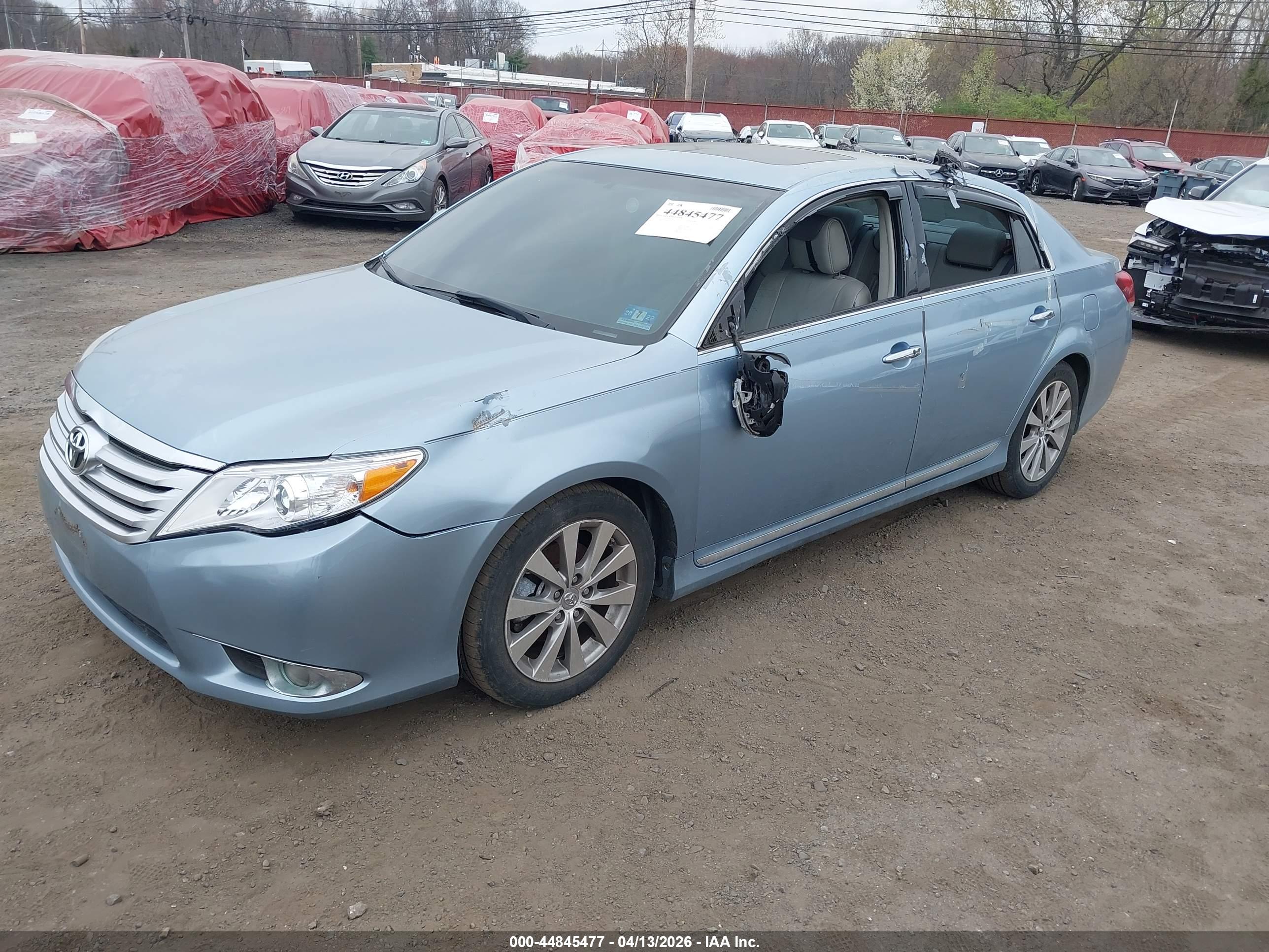 TOYOTA AVALON image 2