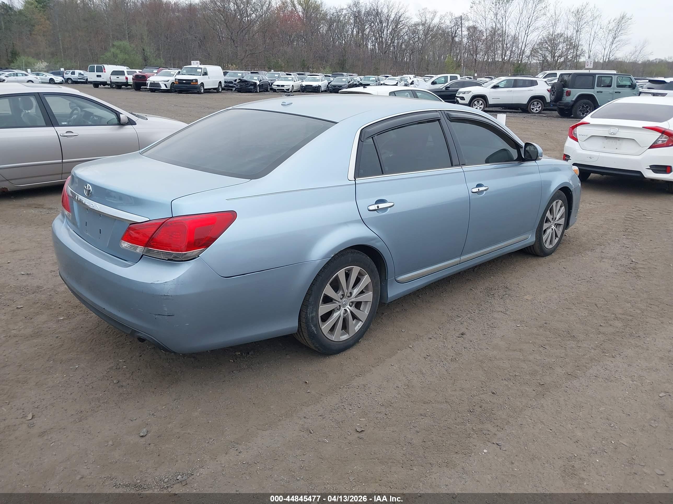 TOYOTA AVALON image 4