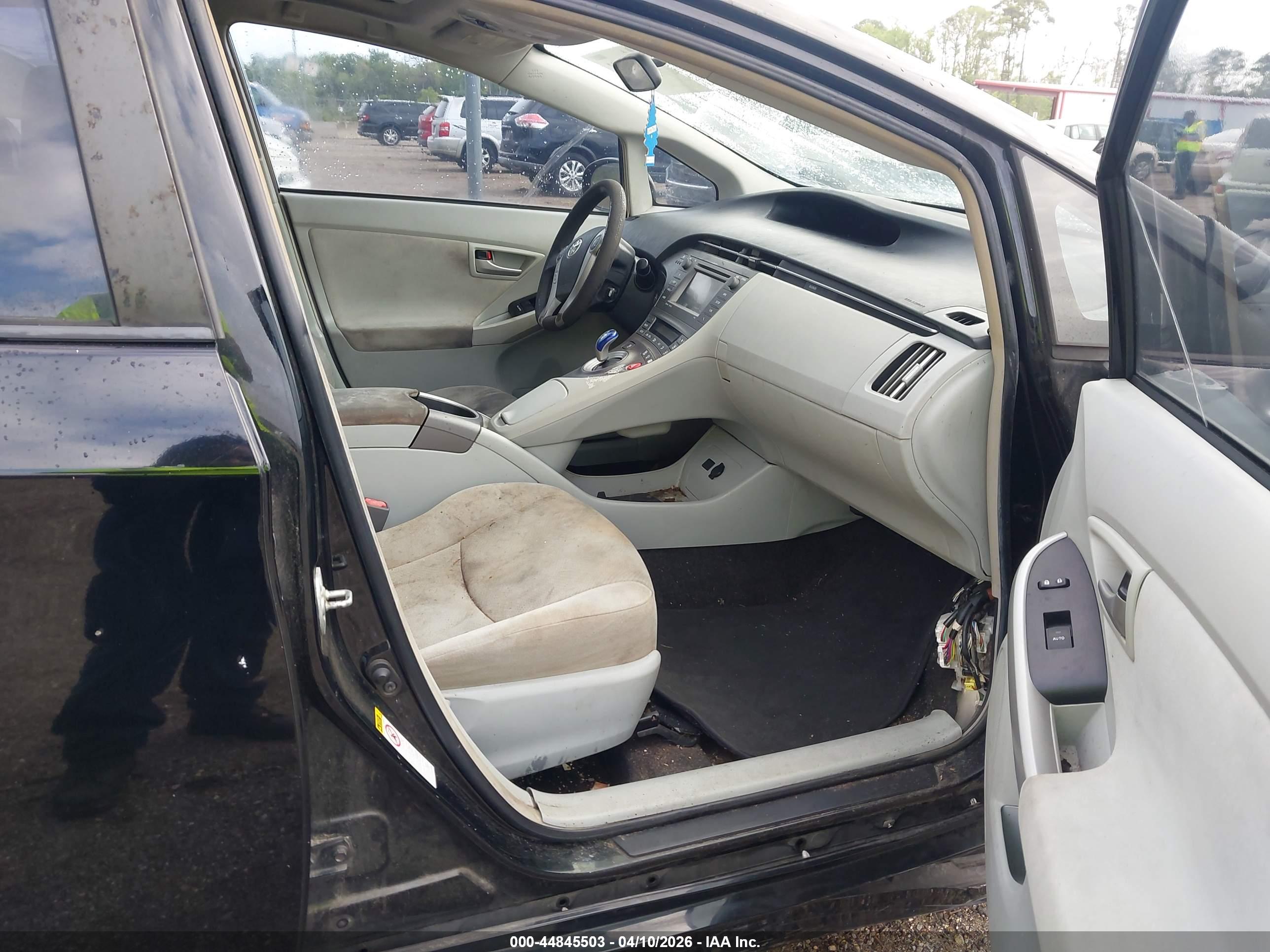 TOYOTA PRIUS image 5