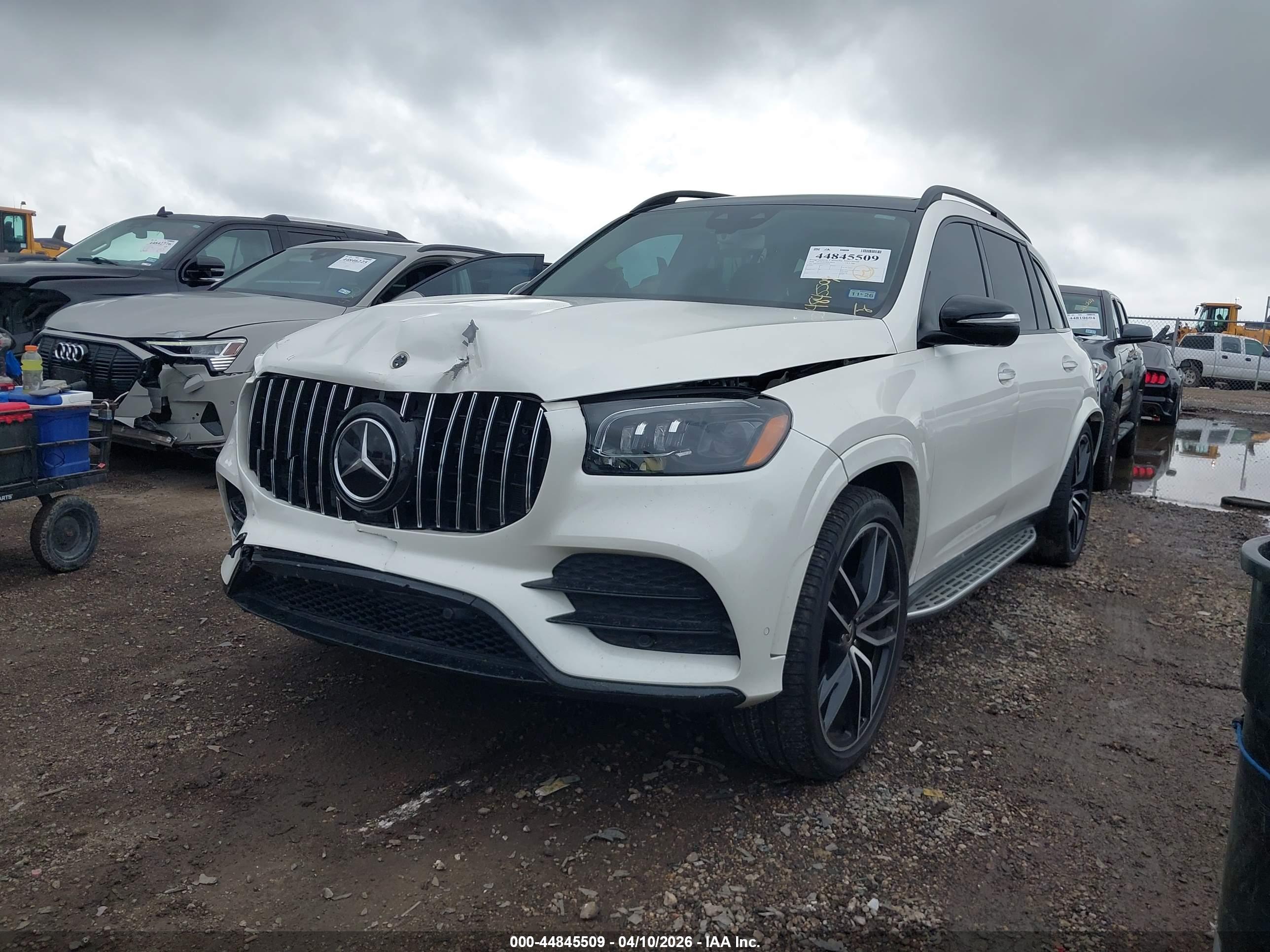 MERCEDES-BENZ GLS image 2
