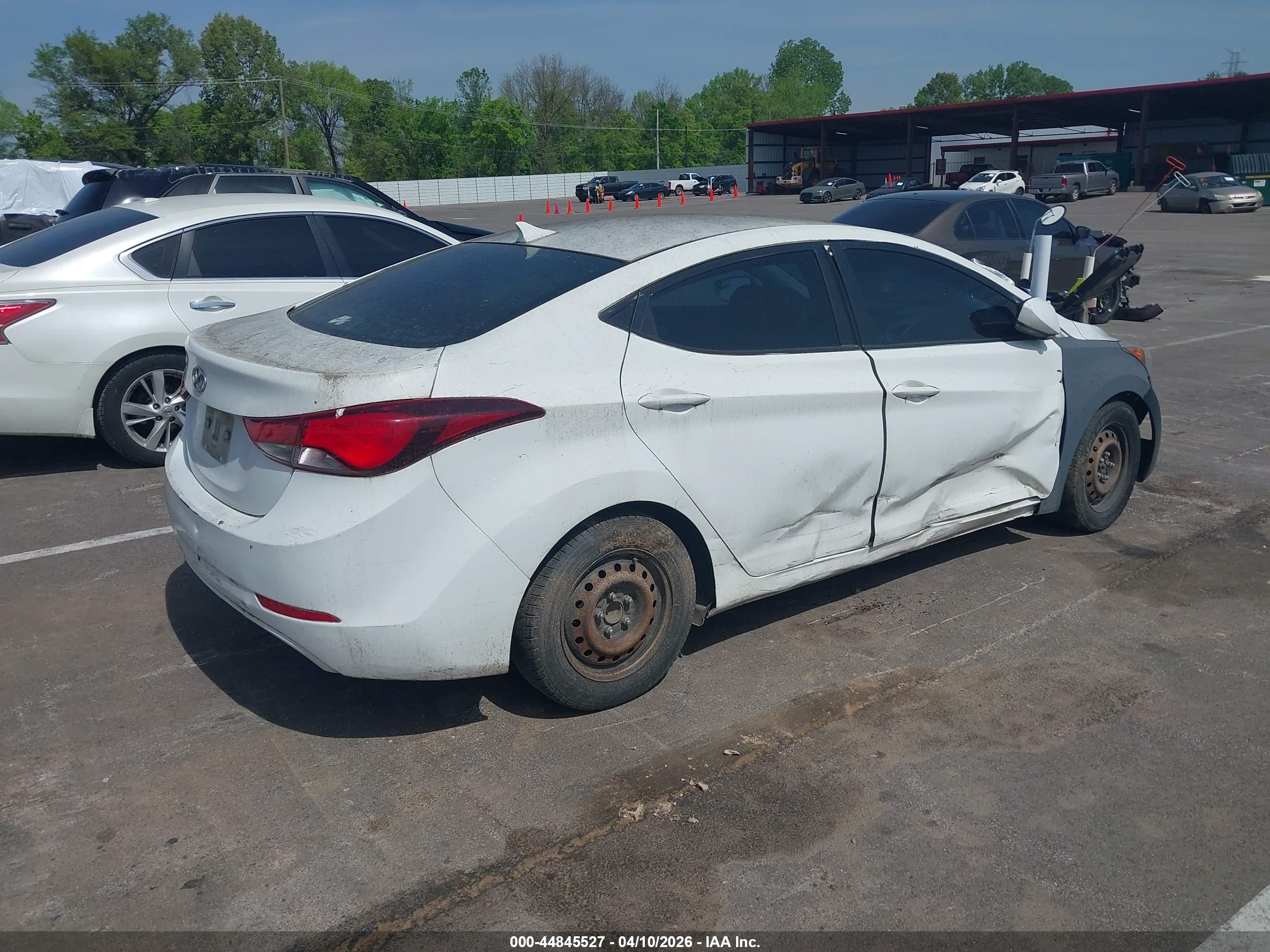 HYUNDAI ELANTRA image 4