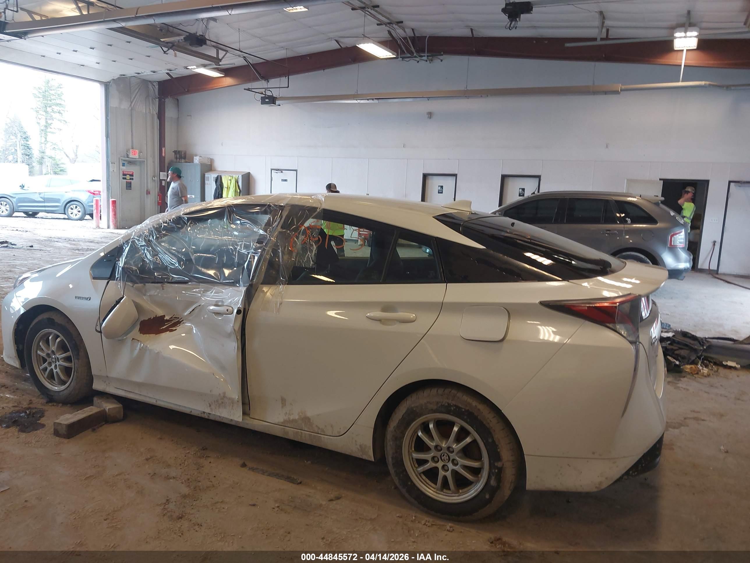 TOYOTA PRIUS image 3