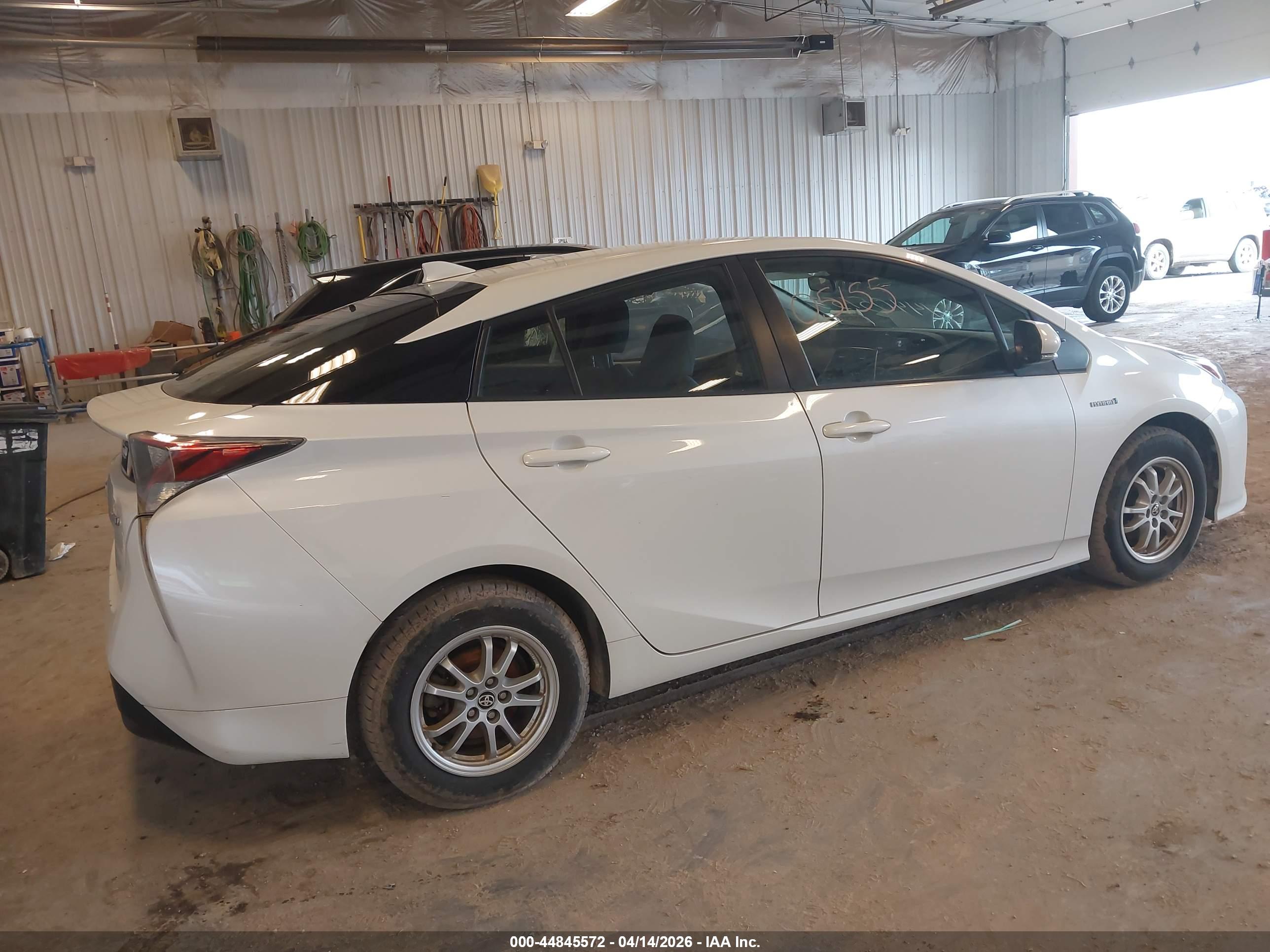 TOYOTA PRIUS image 4