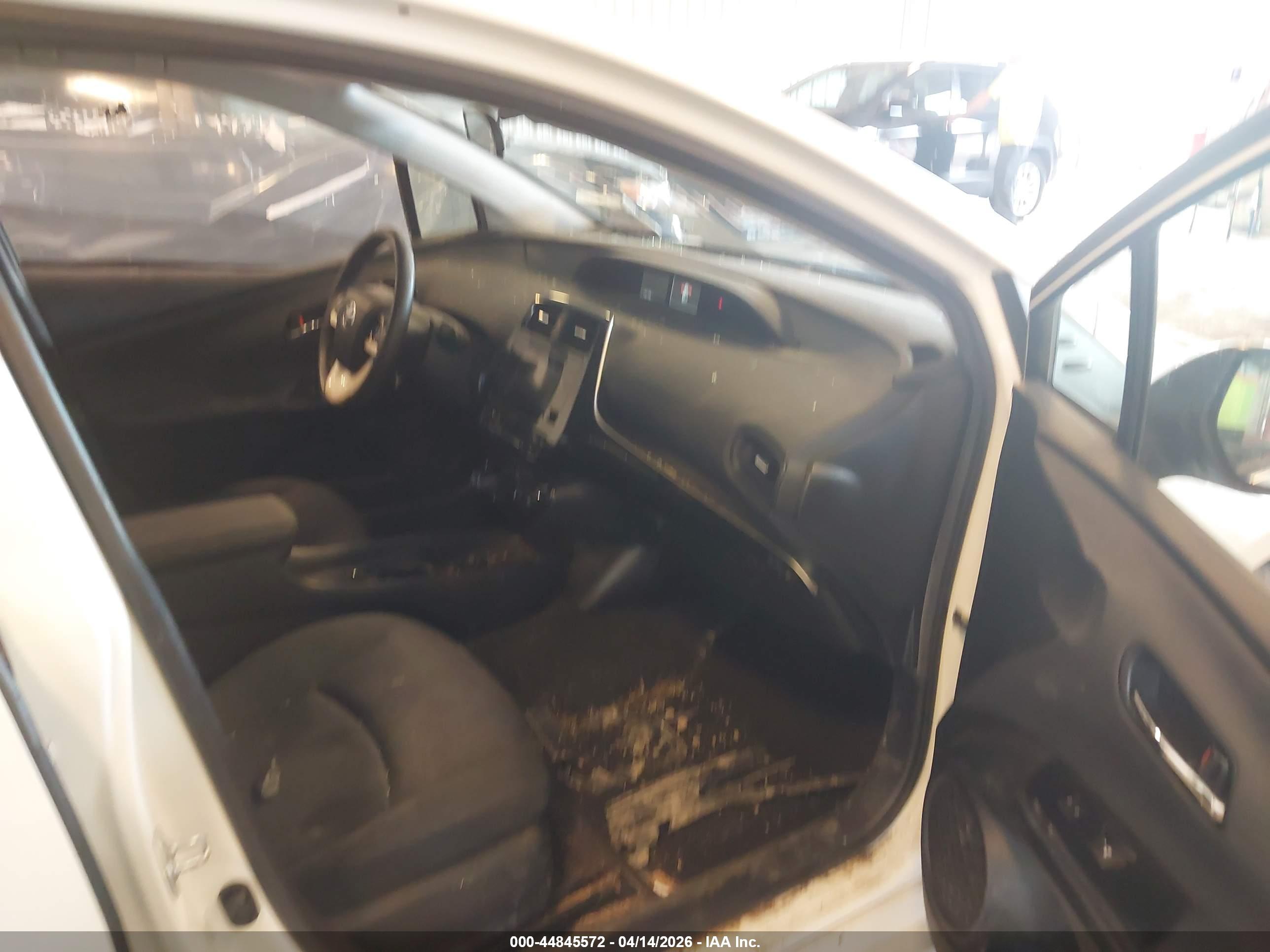 TOYOTA PRIUS image 5