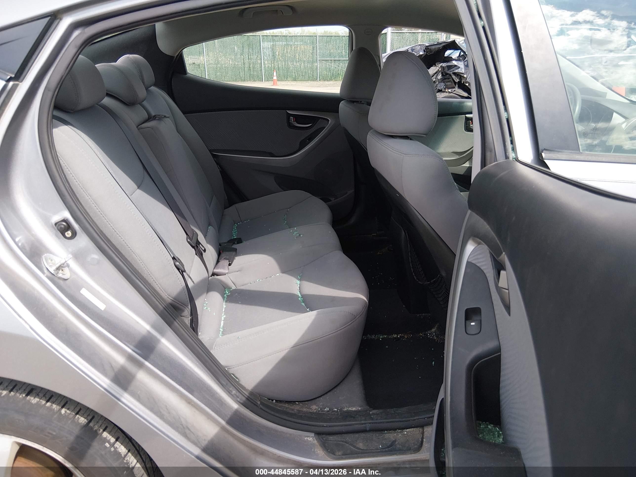HYUNDAI ELANTRA image 8