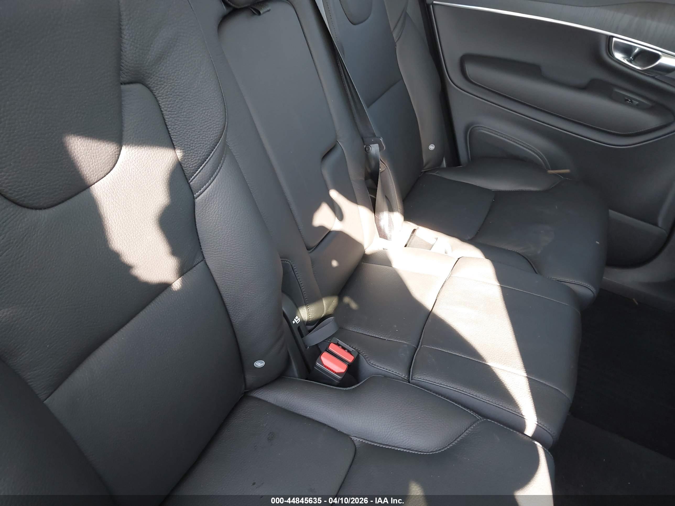 VOLVO XC90 image 8