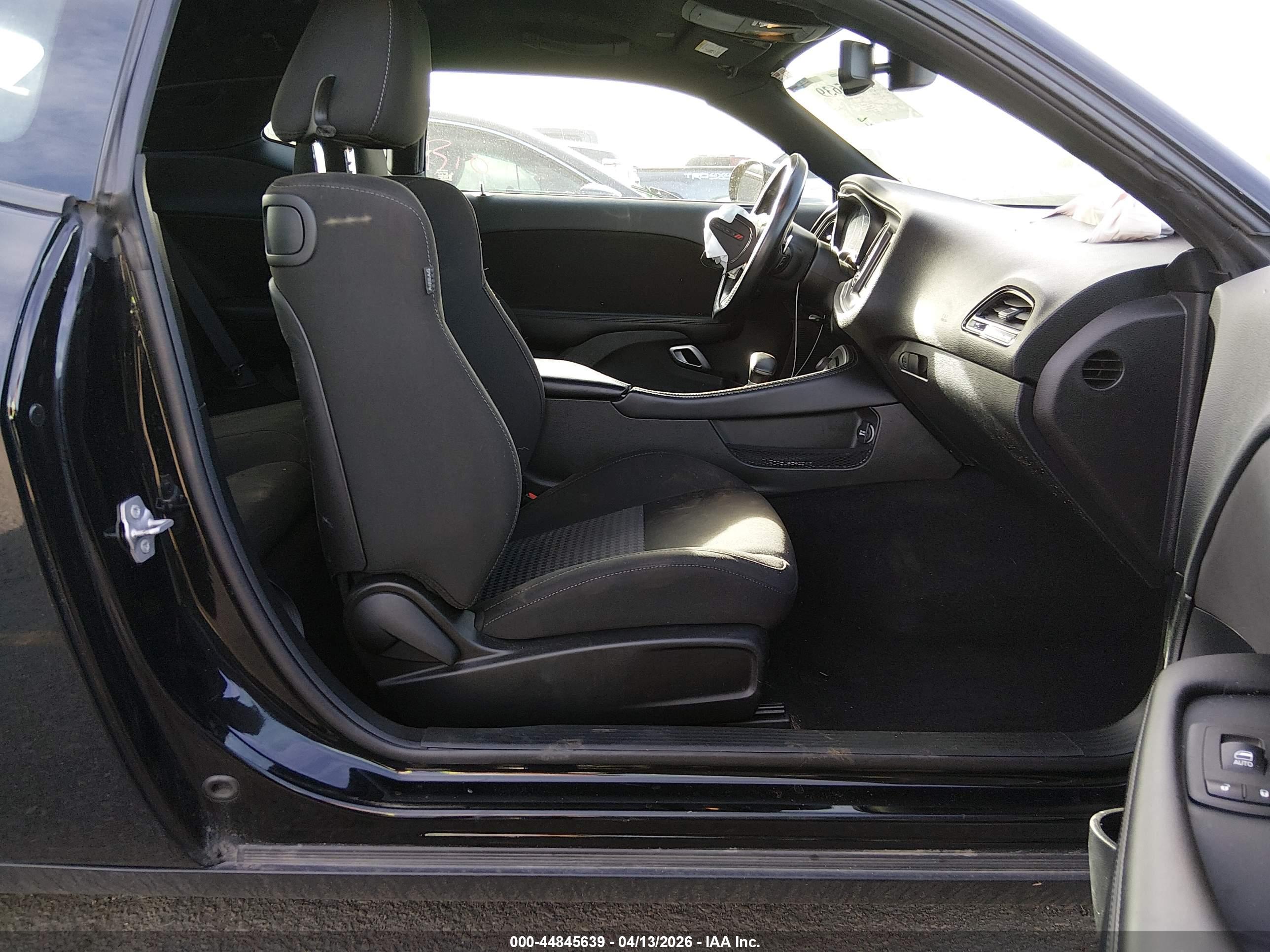 DODGE CHALLENGER image 5