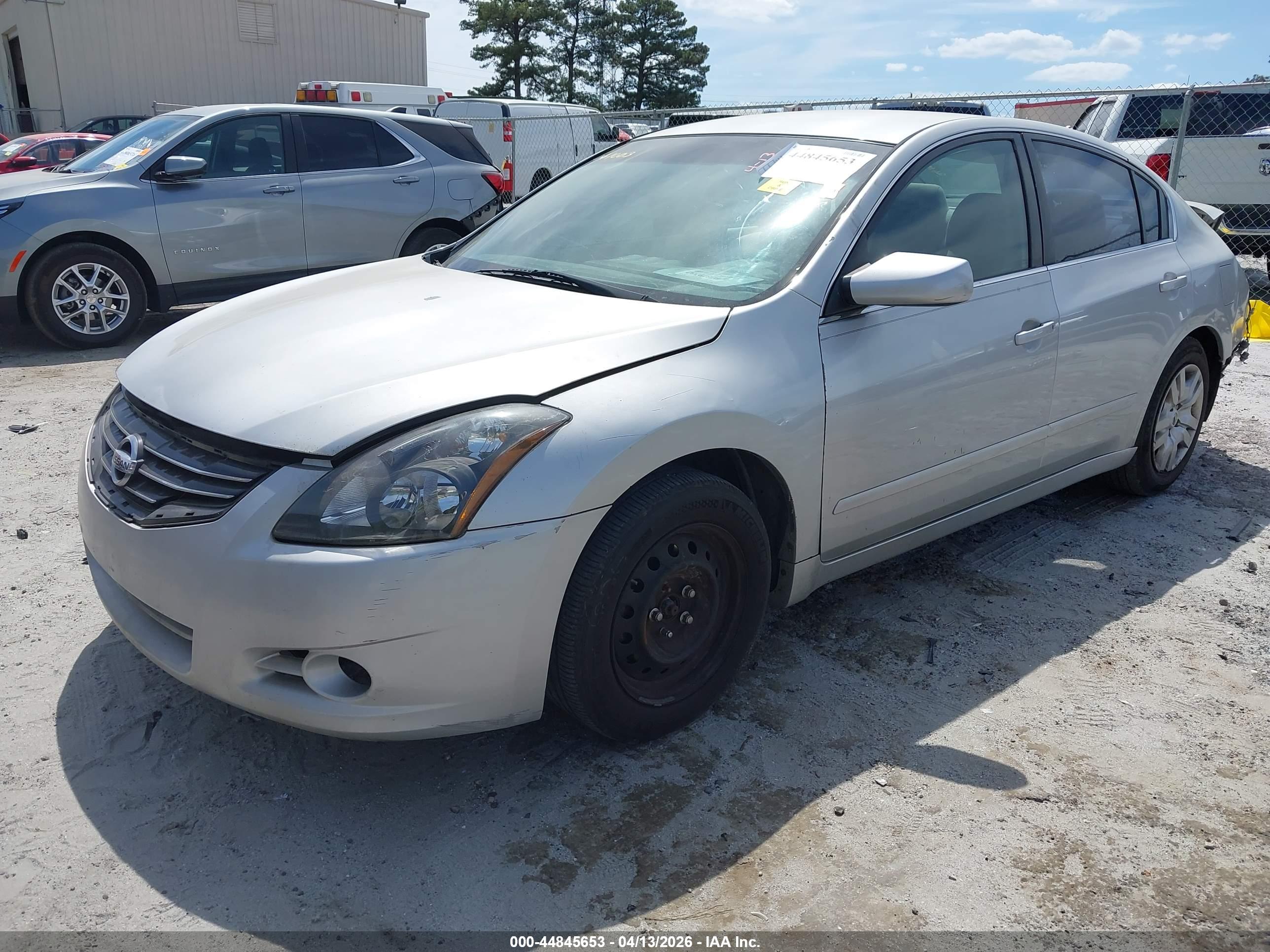 NISSAN ALTIMA image 2