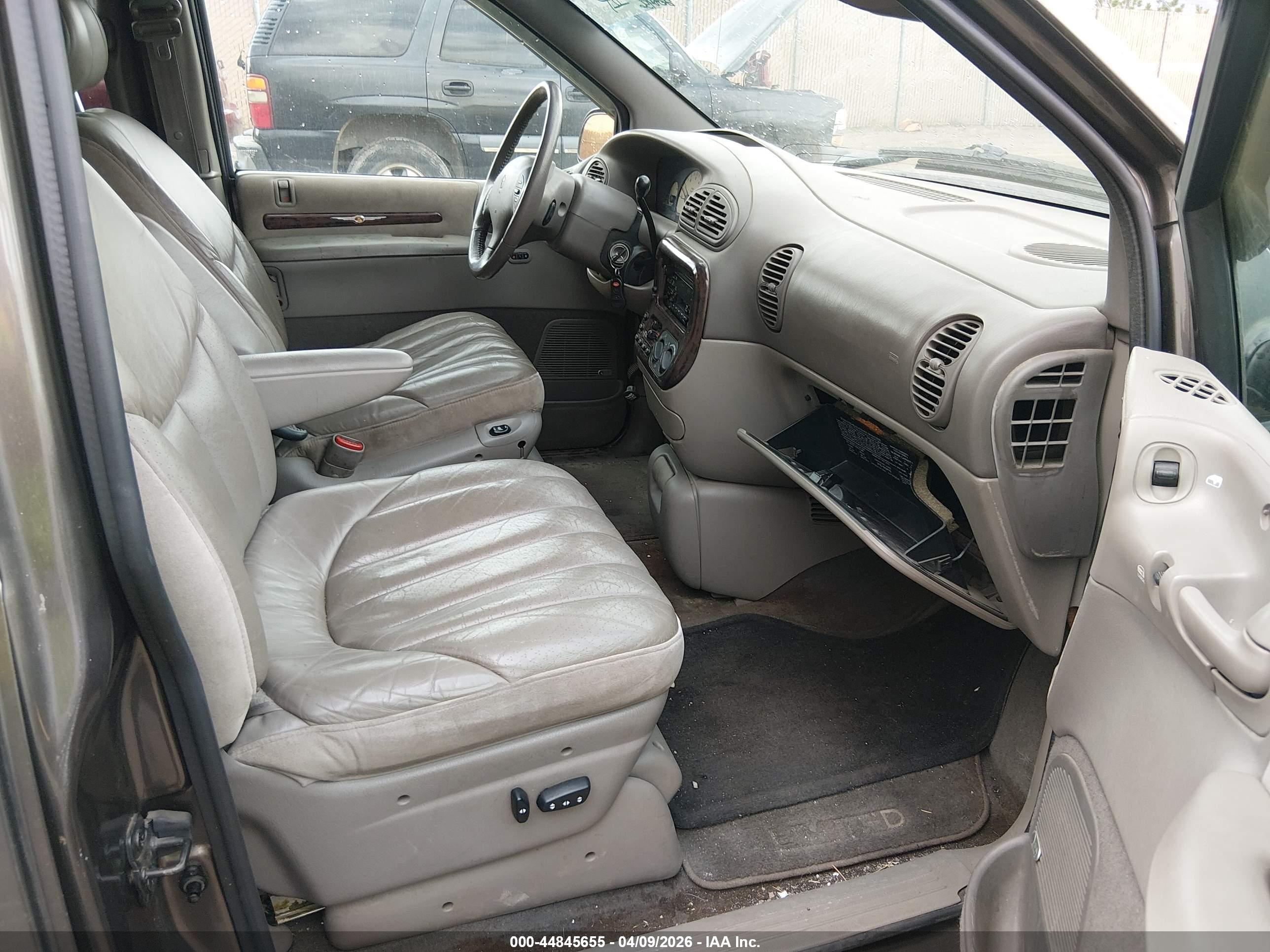 CHRYSLER TOWN image 5
