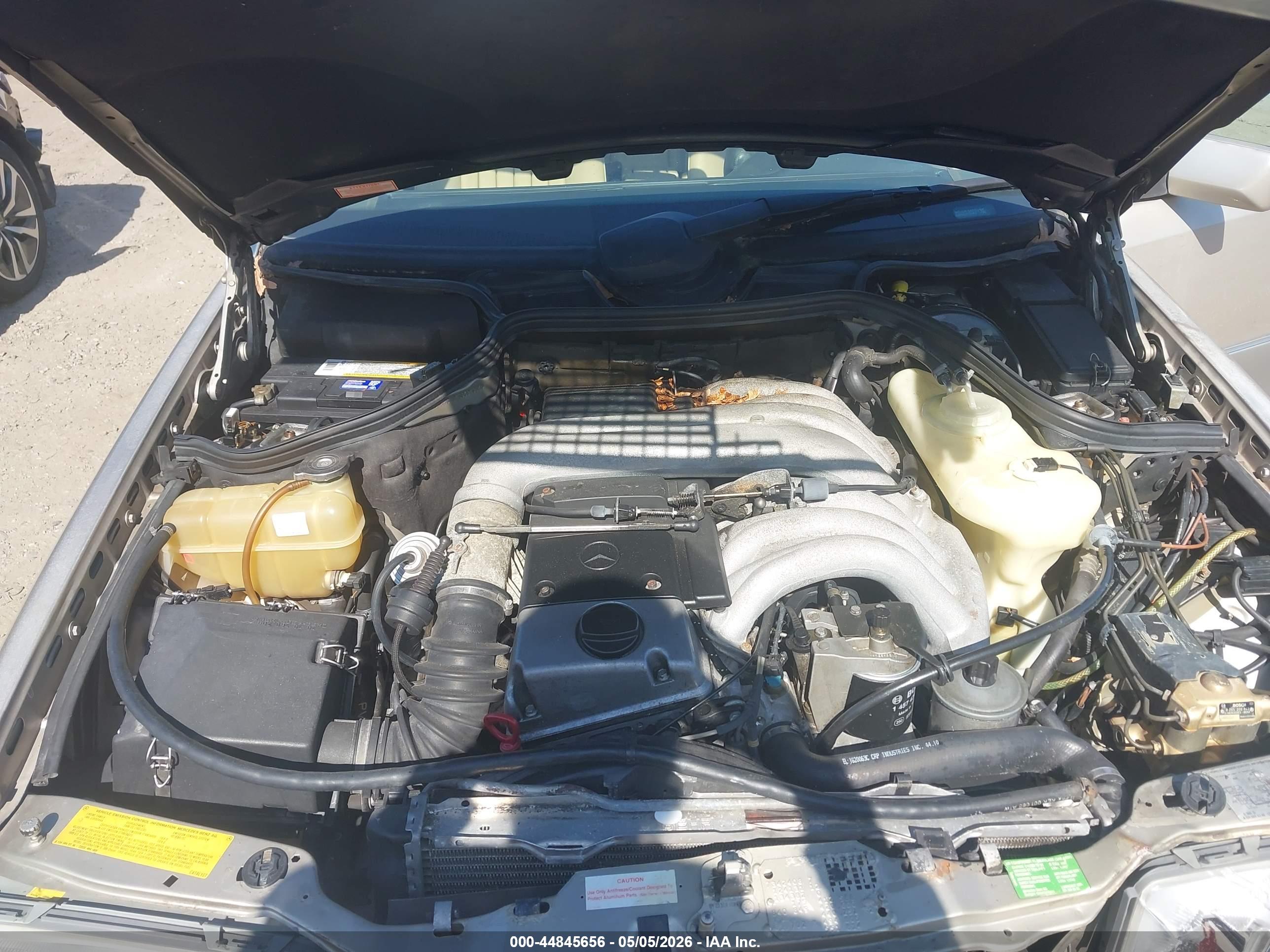 MERCEDES-BENZ E image 10
