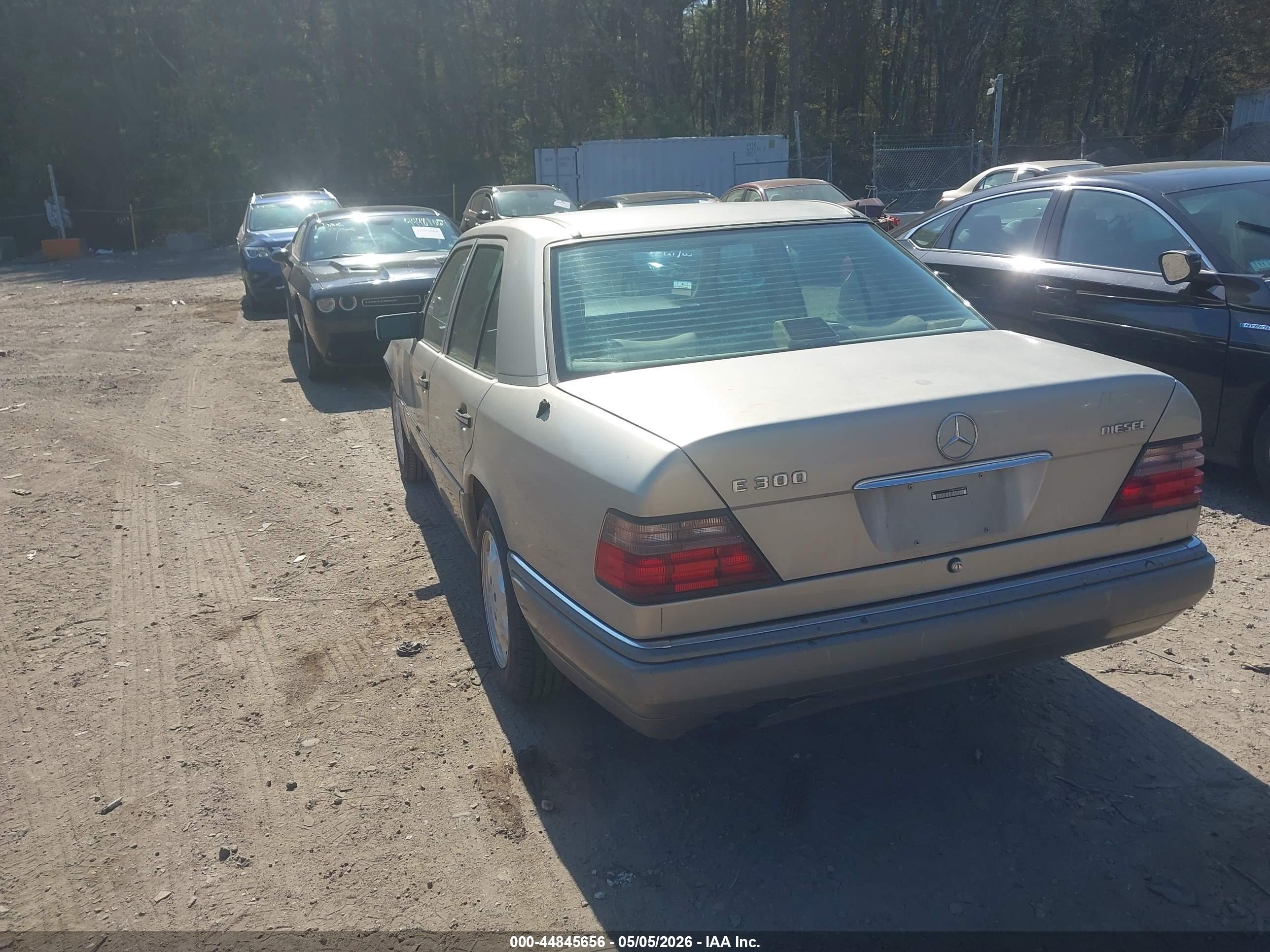 MERCEDES-BENZ E image 3
