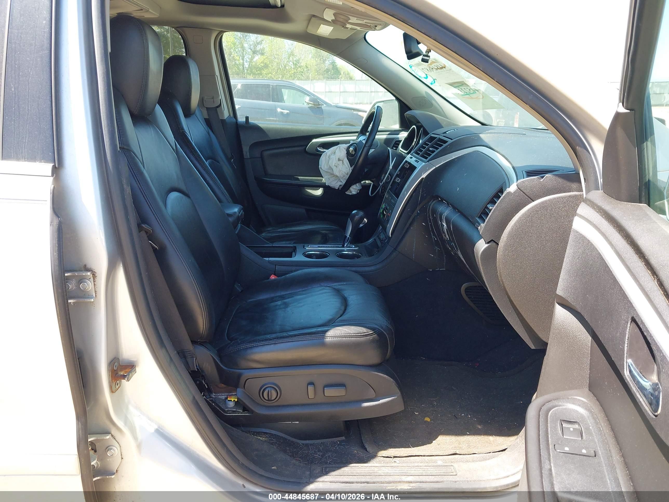 CHEVROLET TRAVERSE image 5