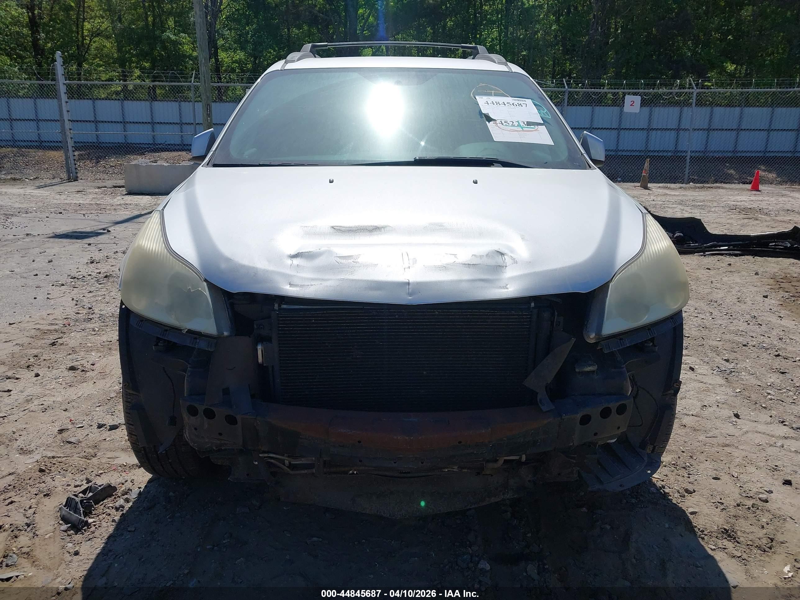 CHEVROLET TRAVERSE image 6