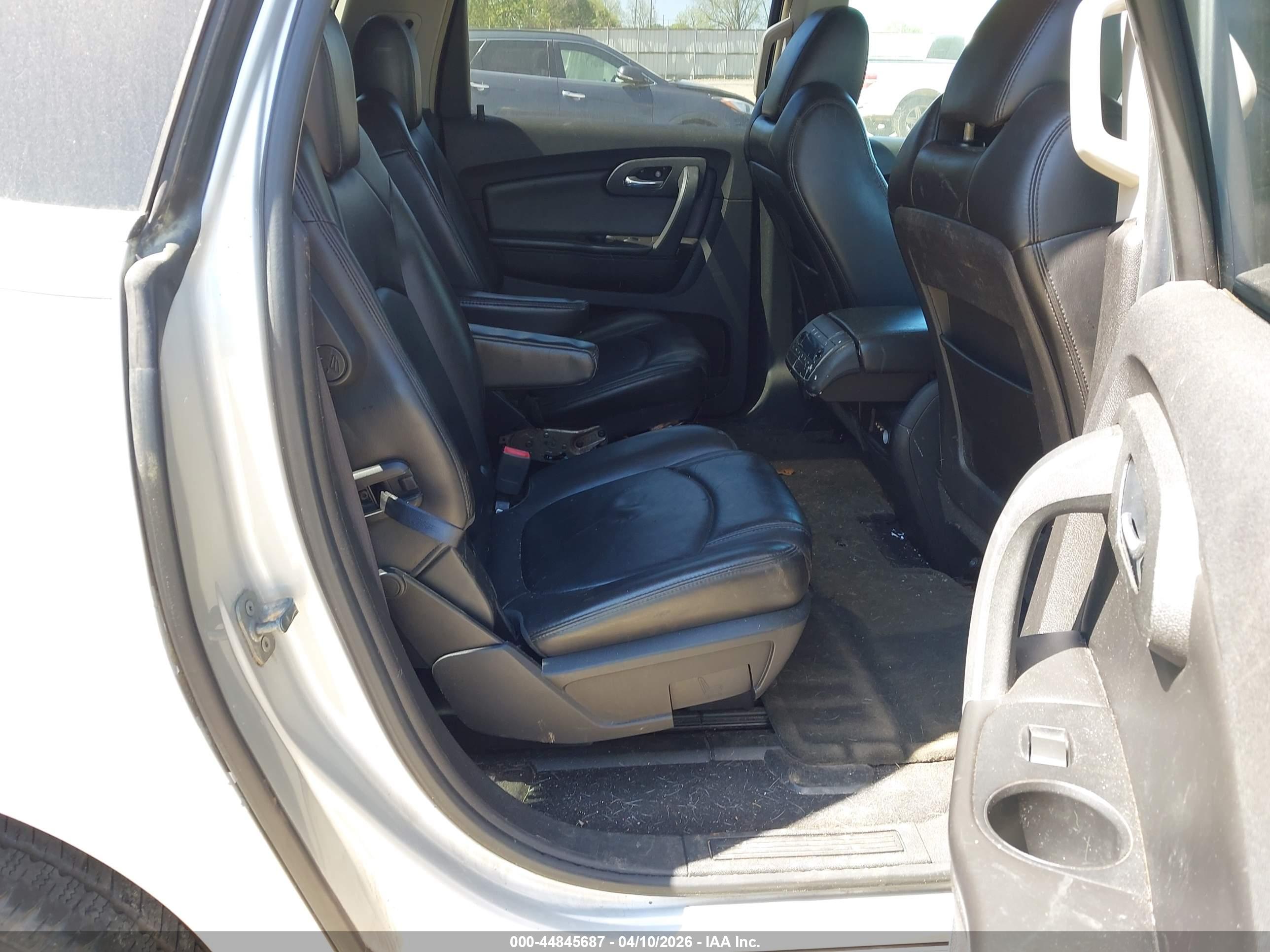 CHEVROLET TRAVERSE image 8