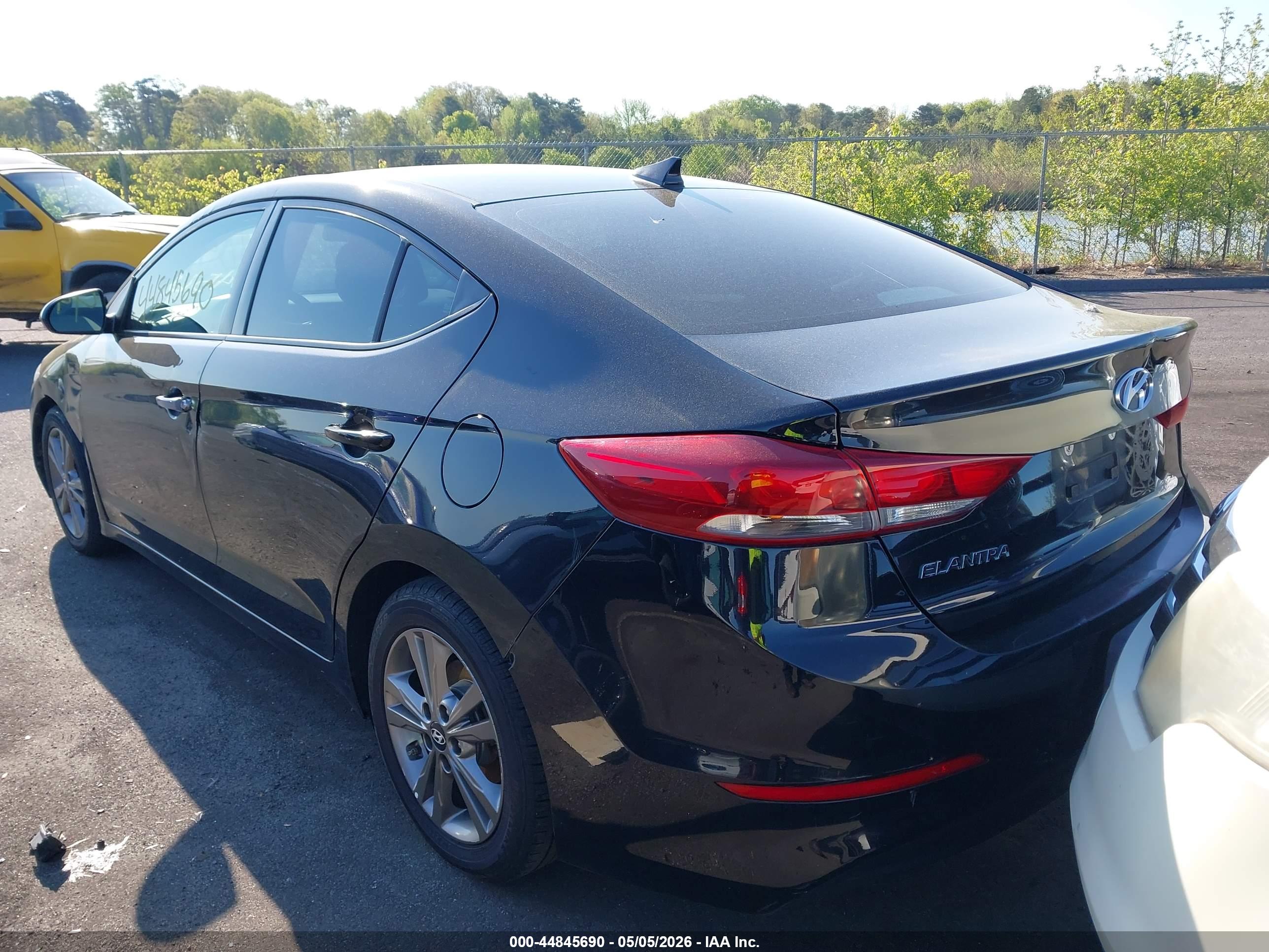 HYUNDAI ELANTRA image 3
