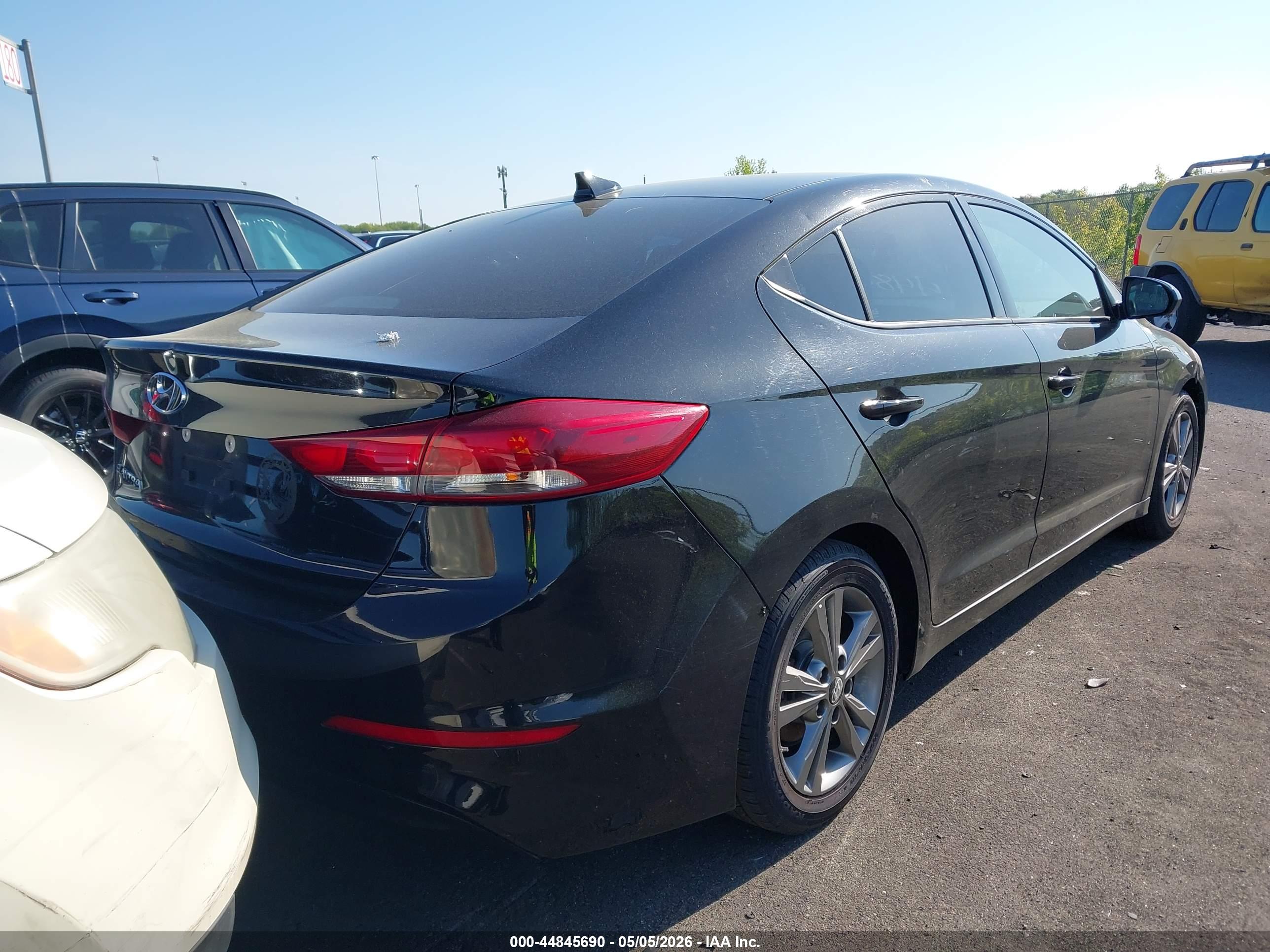 HYUNDAI ELANTRA image 4