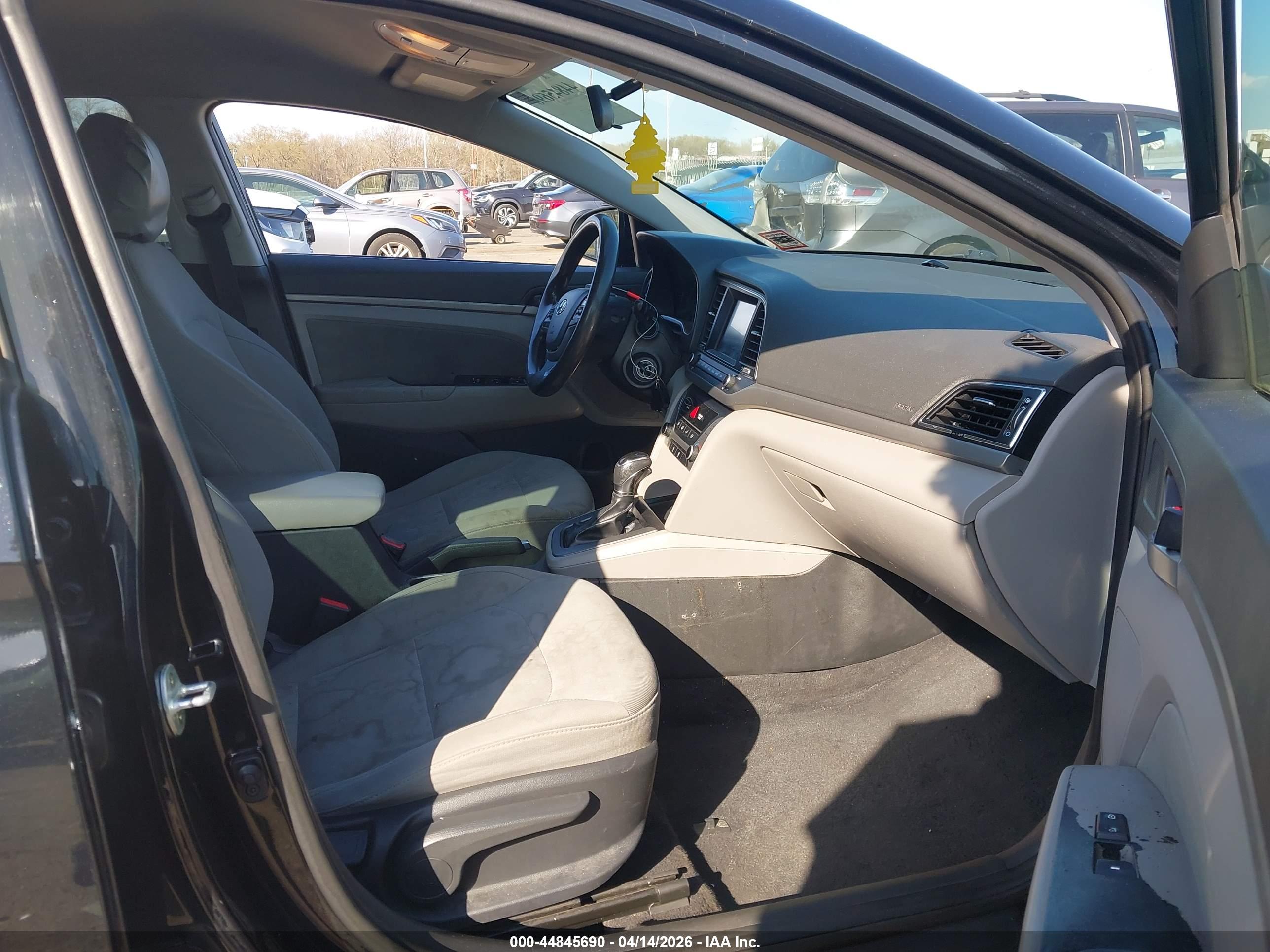 HYUNDAI ELANTRA image 5