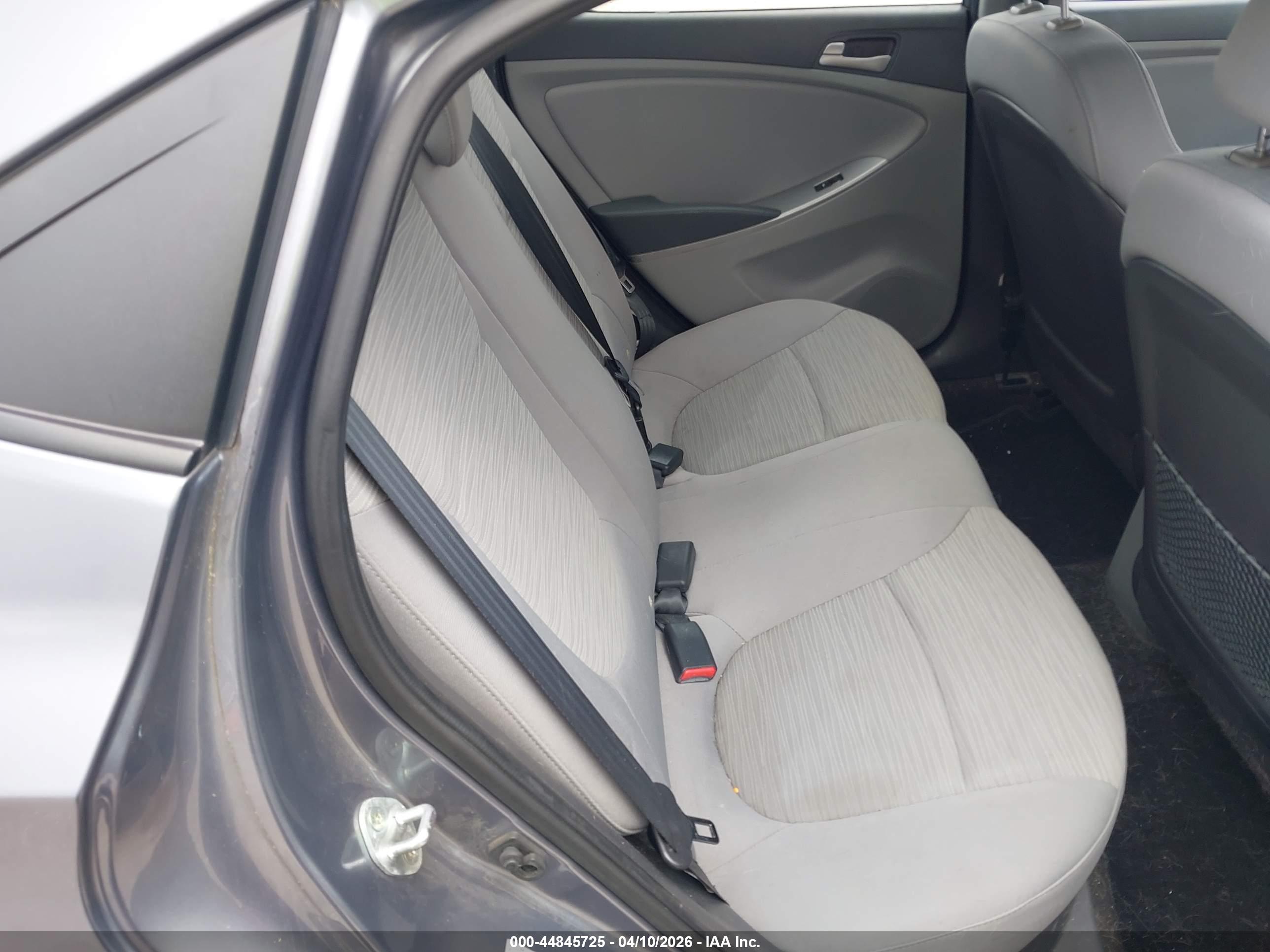 HYUNDAI ACCENT image 8