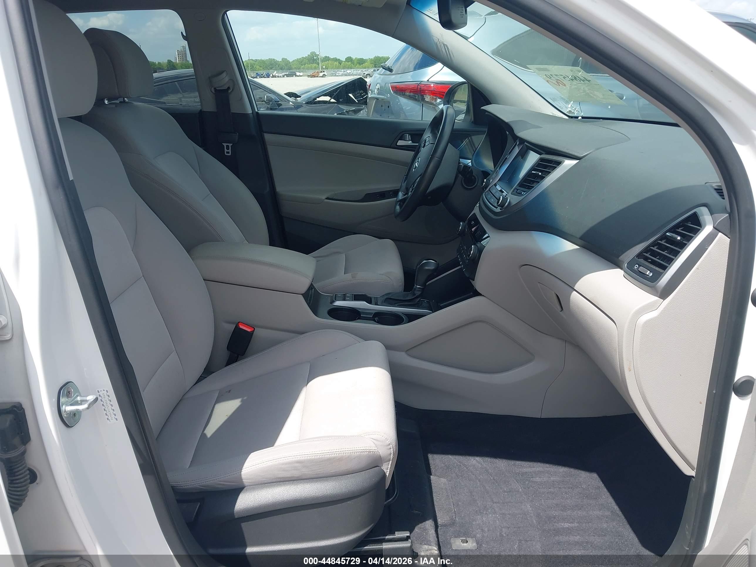 HYUNDAI TUCSON image 5